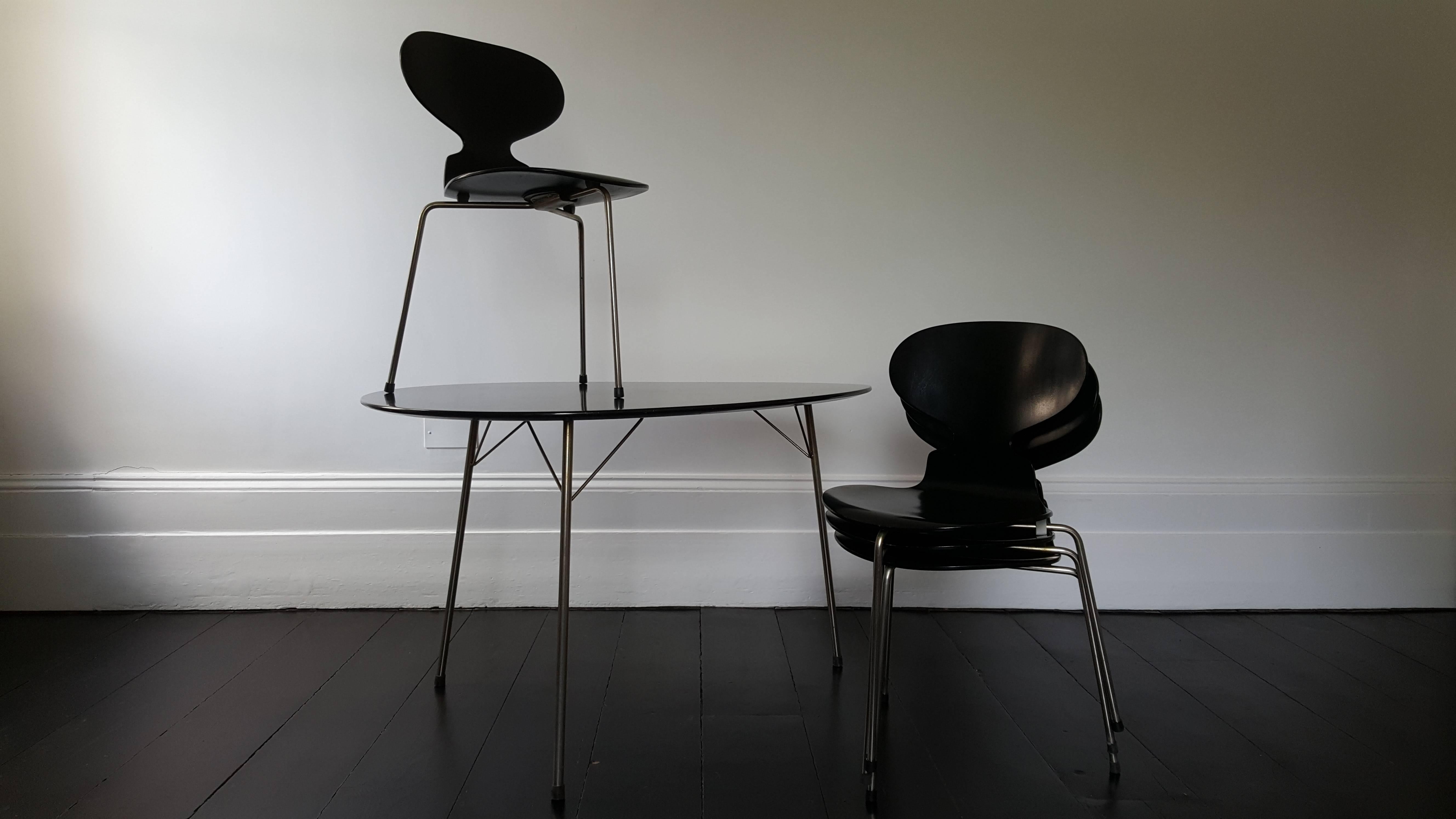 Mid-Century Modern Arne Jacobsen Egg Table and Four 