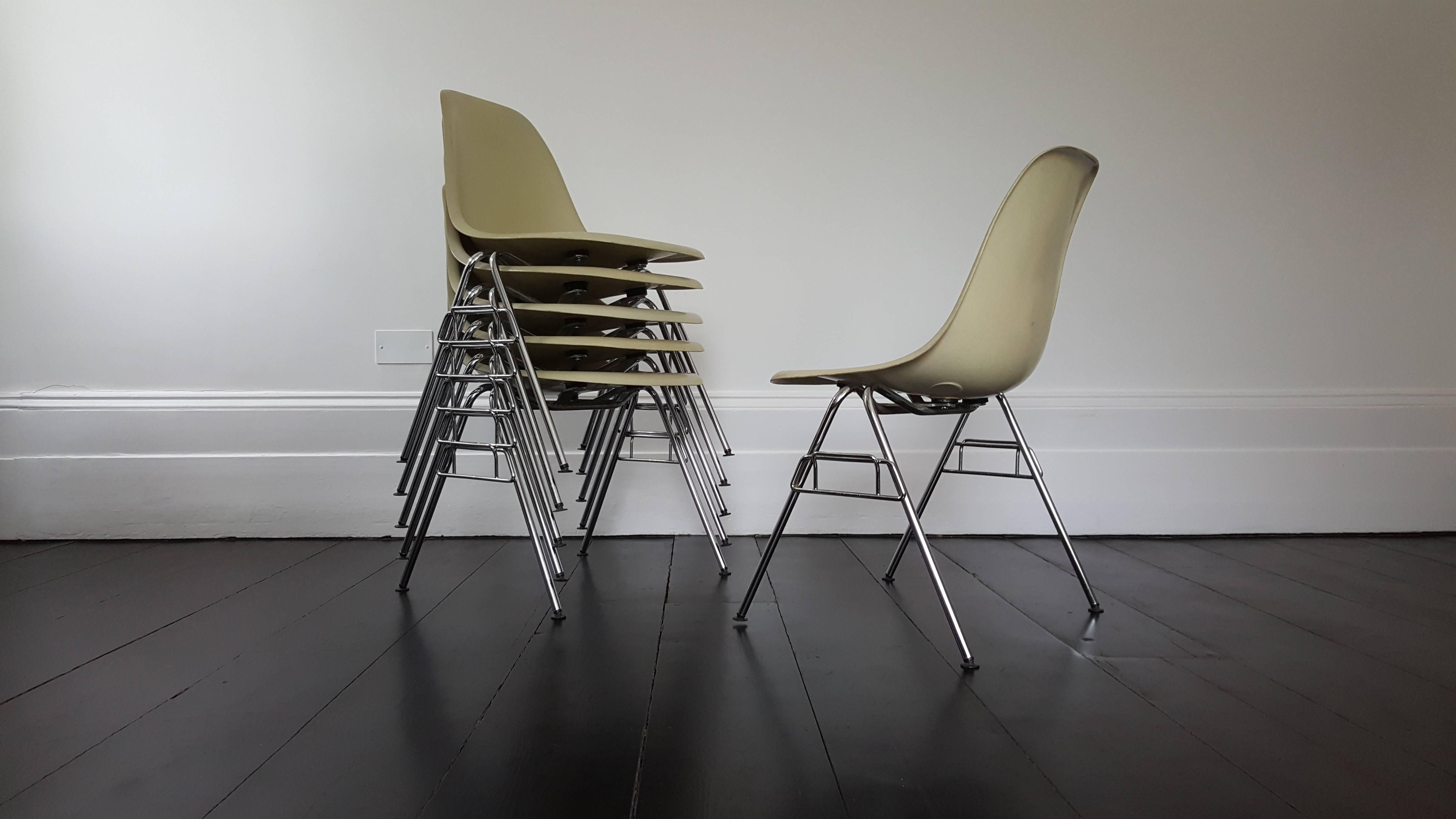 Original Vintage Parchment Charles and Ray Eames DSS Chairs for Herman Miller In Good Condition In London Road, Baldock, Hertfordshire