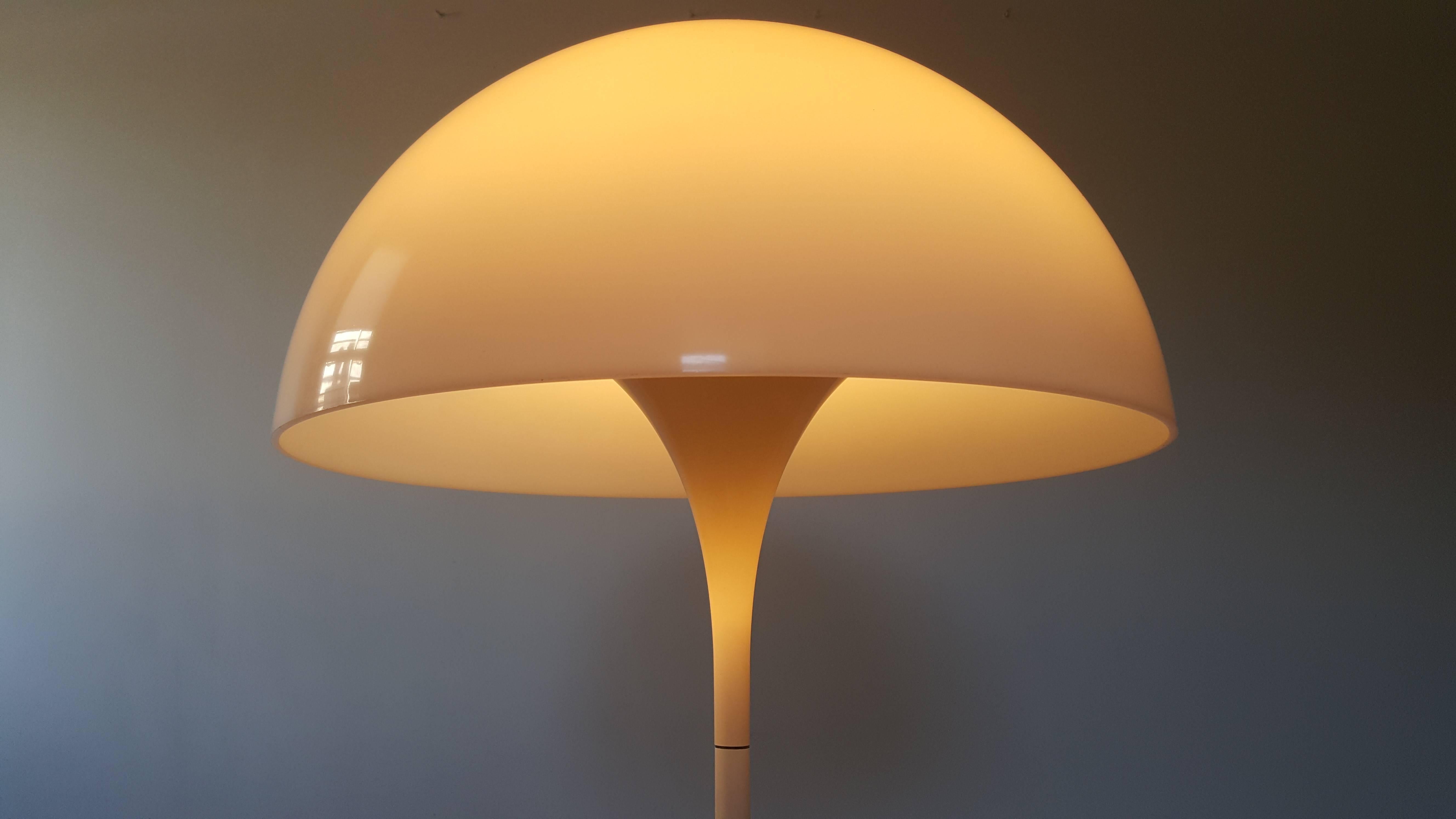 Original vintage Panthella floor lamp designed by Verner Panton 1971 for Louis Poulsen

The famous Panthella floor lamp was designed by Verner Panton in 1971 and manufactured by Louis Poulsen.
 
Consisting of a moulded acrylic dome shade and