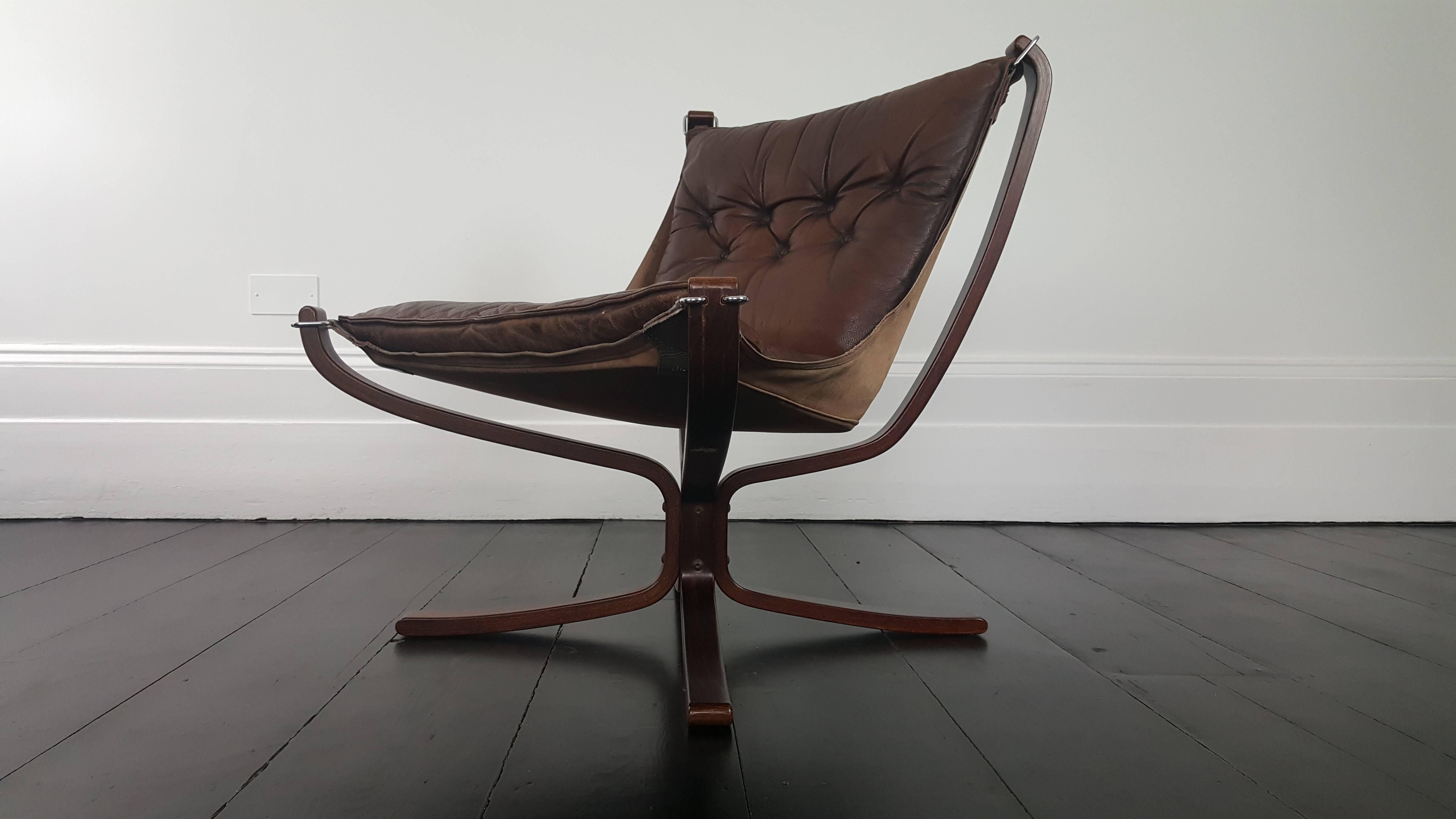 A super comfortable iconic vintage 1970s Sigurd Ressell designed low-backed X-framed Falcon chair for Vatne Mobler Norway.

Competitive global shipping available, please contact for a quotation.