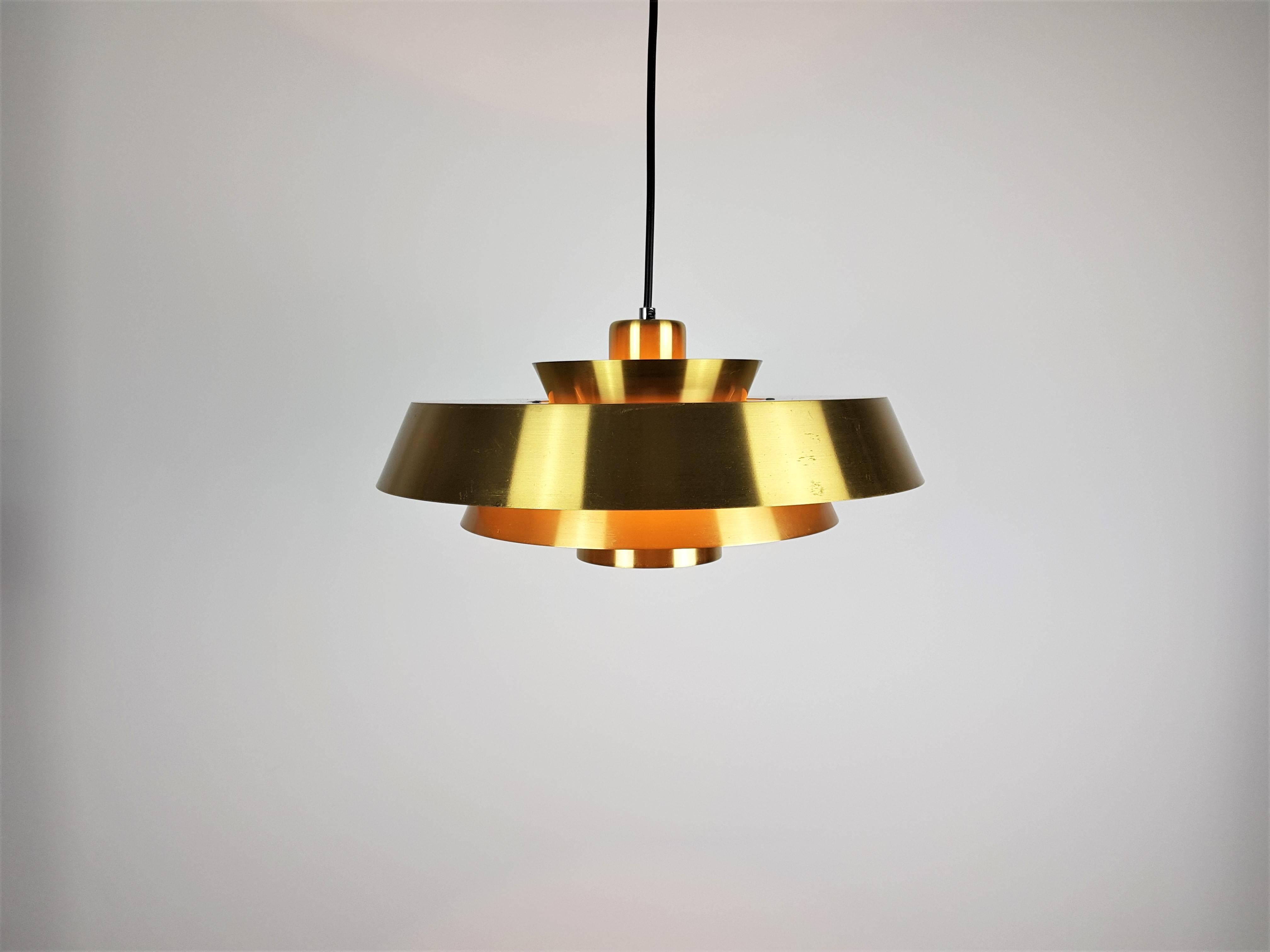 Jo Hammerborg Nova pendant light in brass for Fog & Mørup, Denmark, 1960s.

This vintage modernist light fixture is crafted in brass in three round, graduated tiers.

In 1957 Jo Hammerborg became head of design at Fog & Mørup. His incumbency in