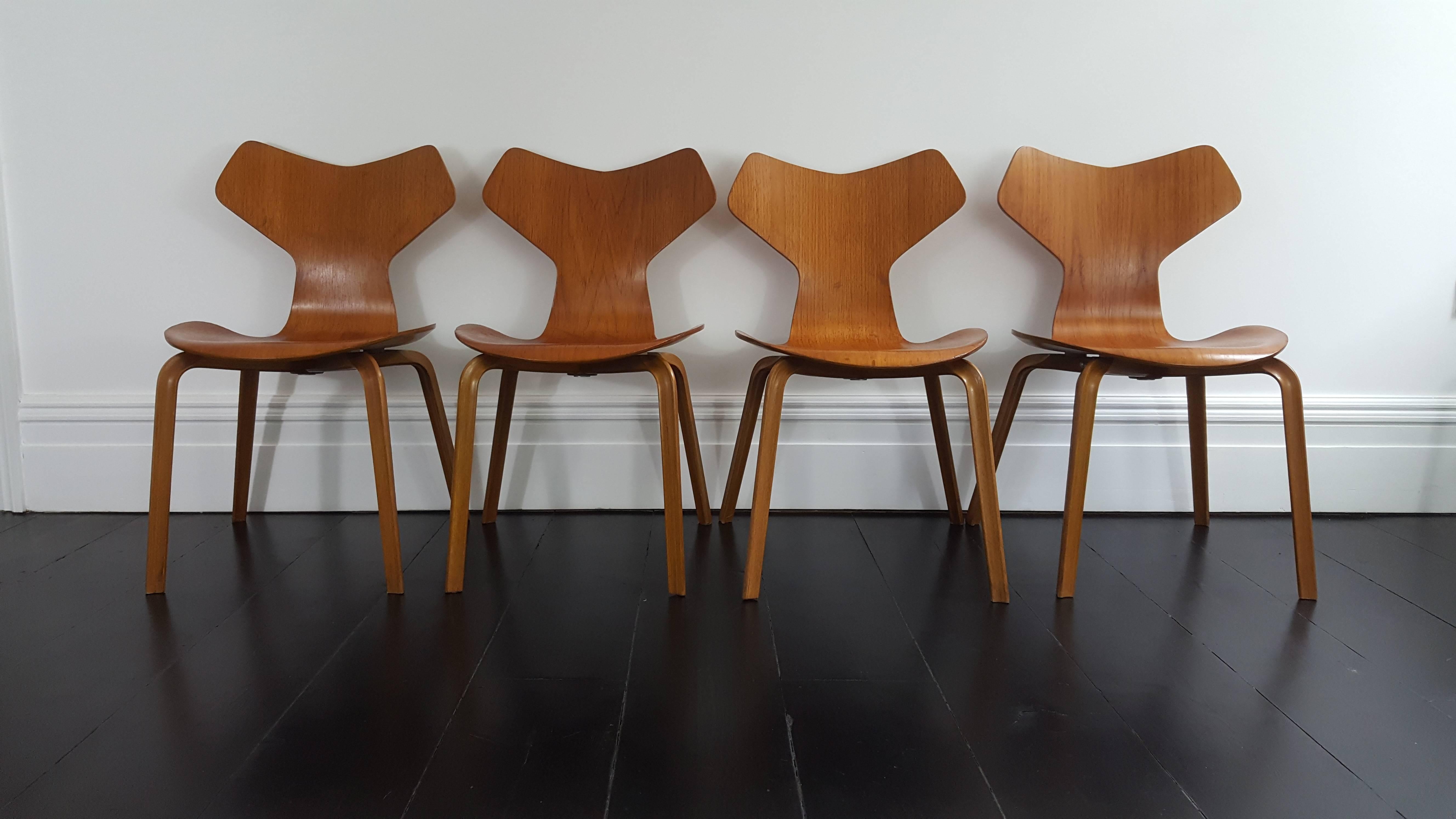 Iconic Model 3130 Grand Prix chair by Arne Jacobsen for Fritz Hansen, 1960s. 

Model 3130 was introduced by Fritz Hansen in 1957 at the Designers' spring exhibition (Kunsthaandværkernes Foraarsudstilling). Later that year, the chair was awarded