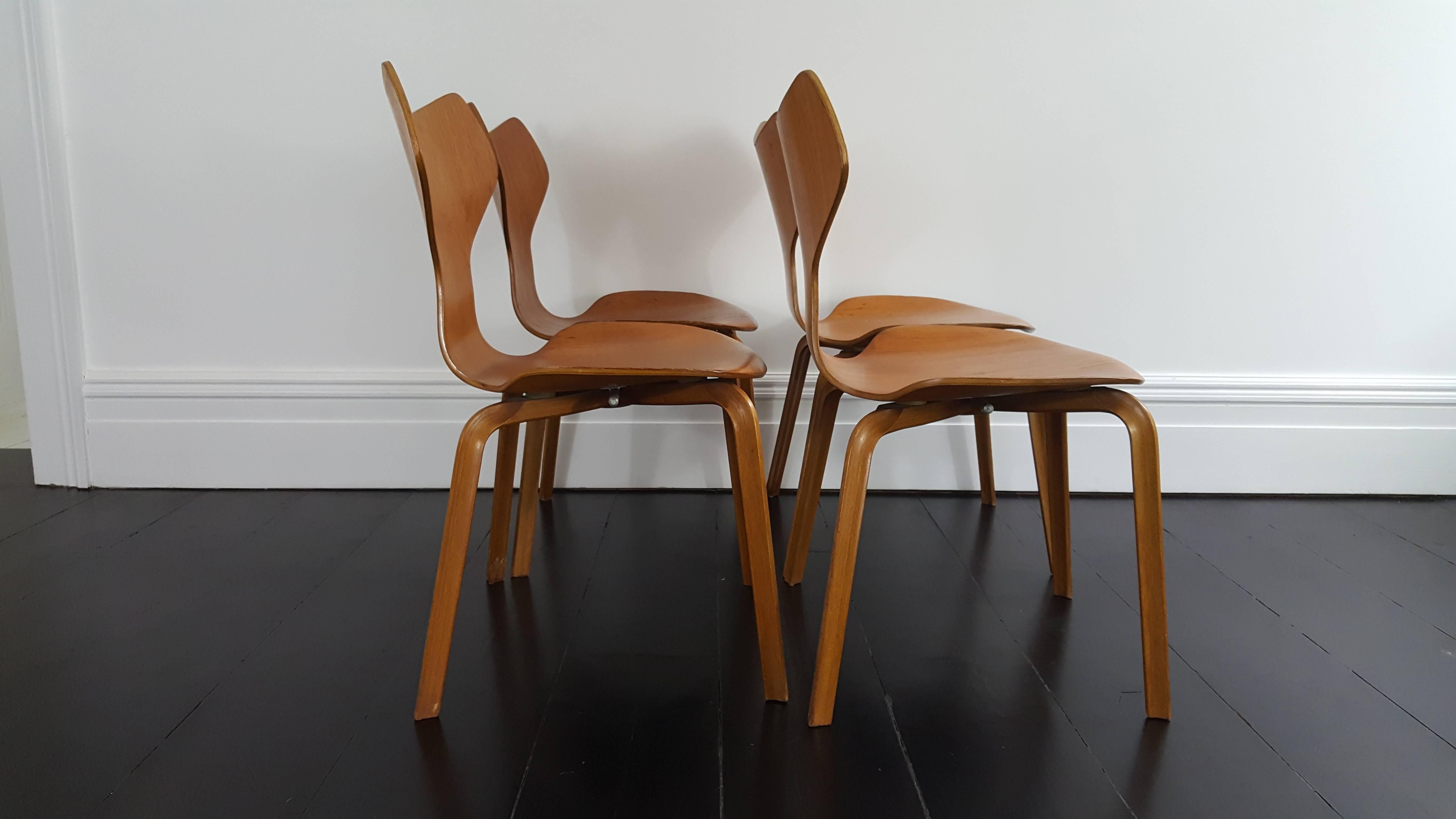 Scandinavian Modern Iconic Model 3130 Grand Prix Chair by Arne Jacobsen for Fritz Hansen, 1960s