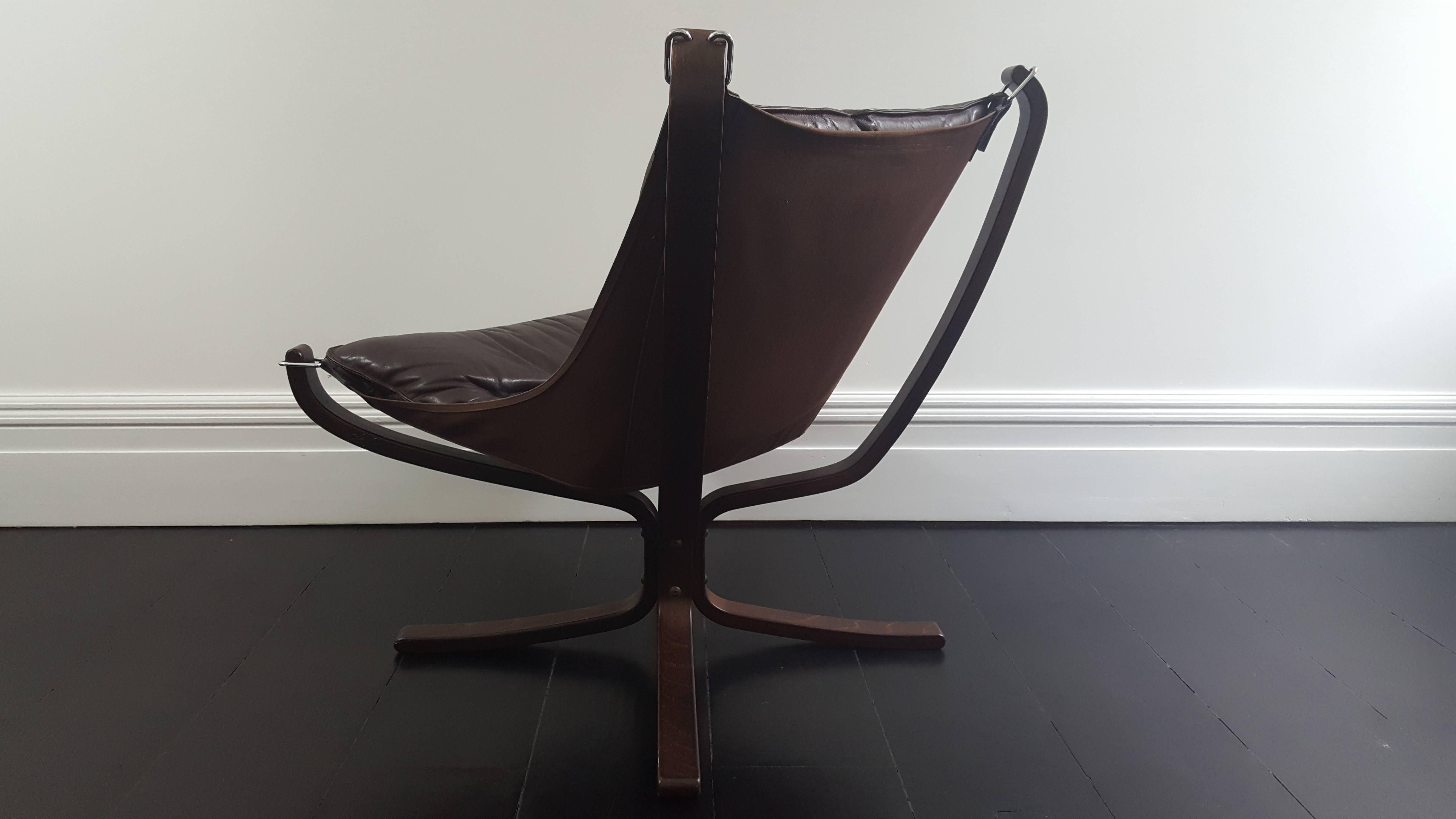 Vintage Low-Backed X-Framed Falcon Chair by Sigurd Ressell for Vatne Mobler In Good Condition In London Road, Baldock, Hertfordshire