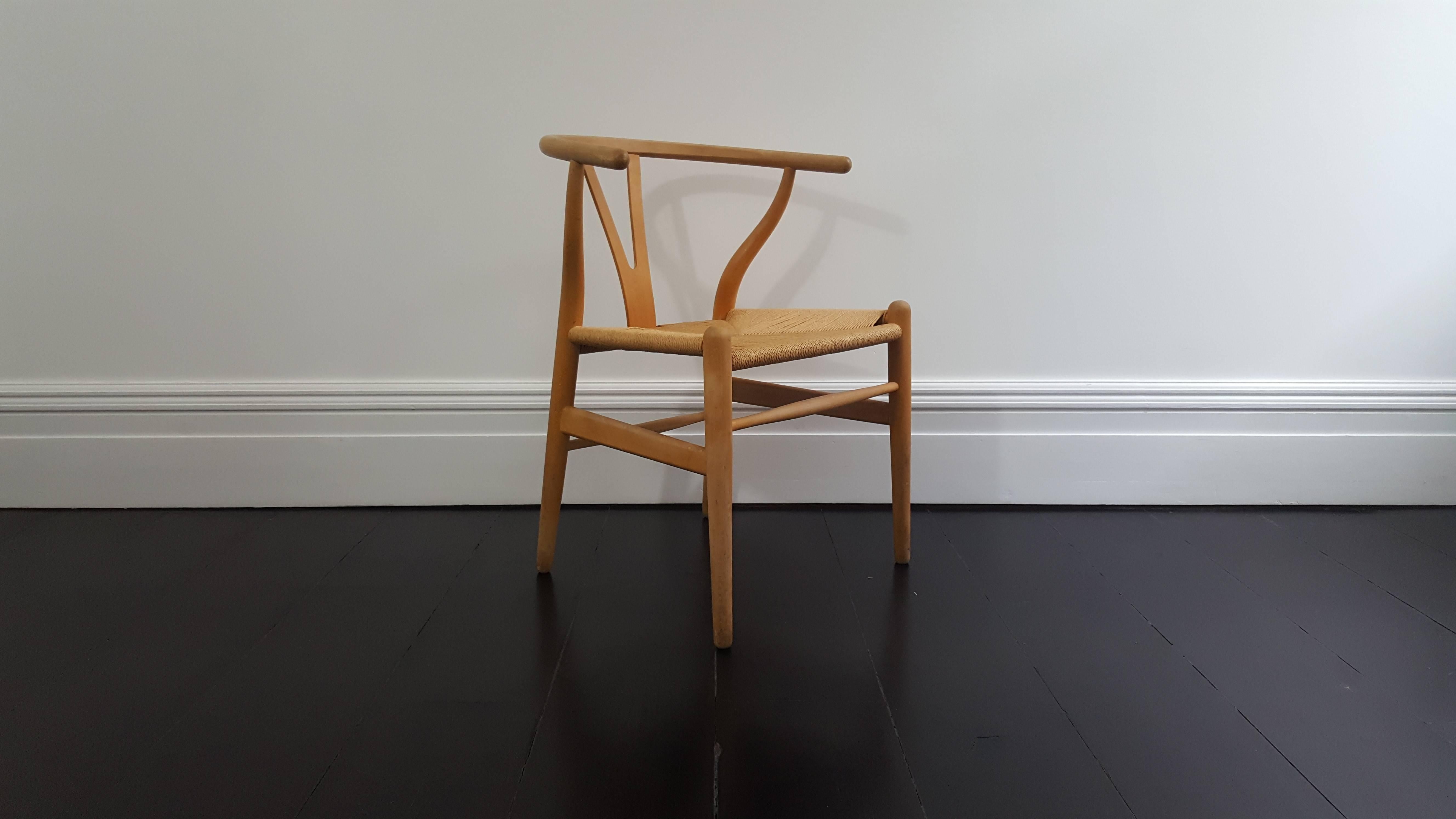 One of the most iconic Danish chairs, Hans J Wegner's CH24 'Wishbone' chairs.

Patinated Beech frame and woven paper cord seat. Produced by Carl Hansen & Søn. Size: H 76 x D 51 x W 55.

Condition: General signs of wear, some marks on legs, odd