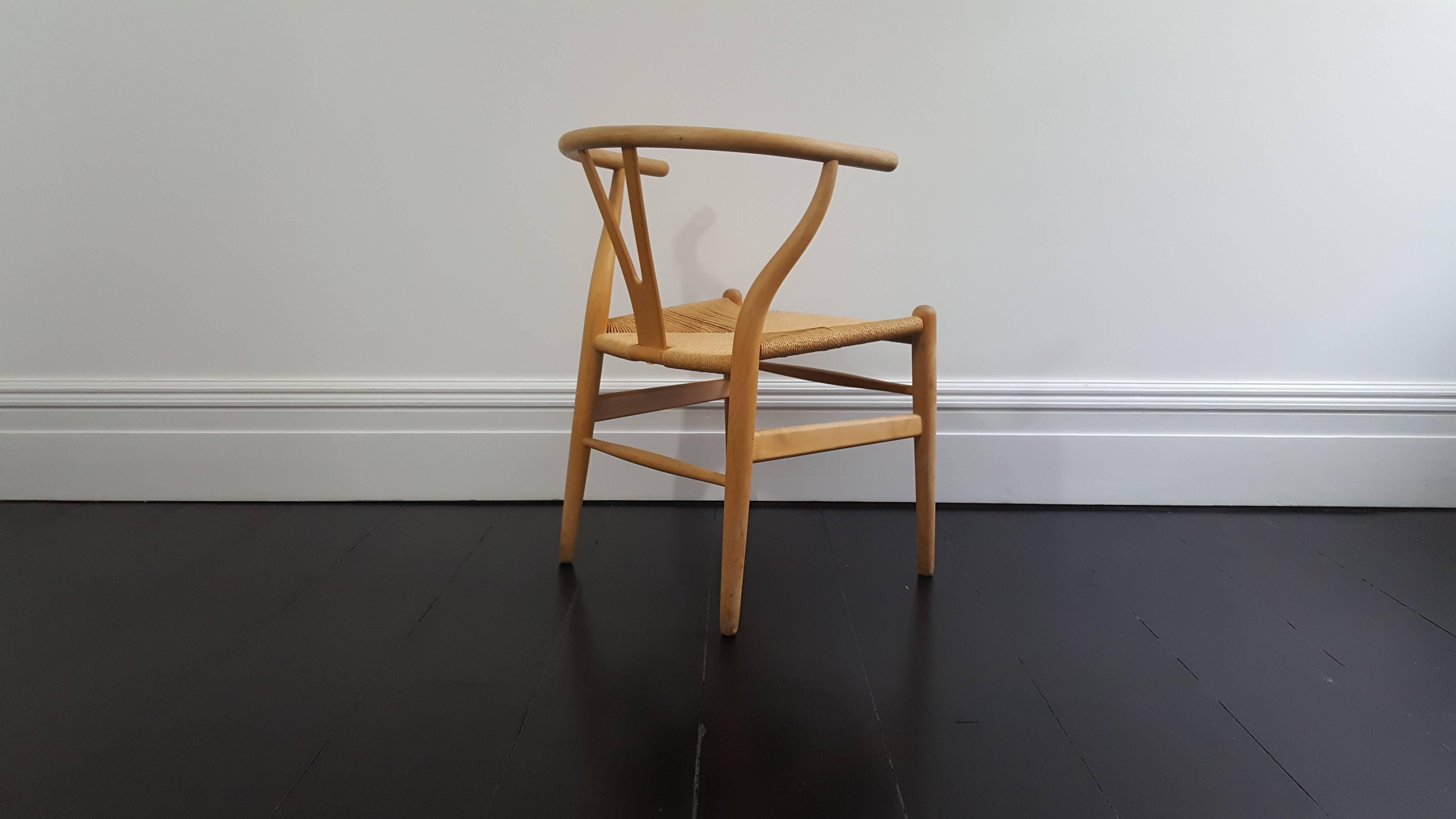 Iconic vintage Danish Hans J. Wegner CH24 'Wishbone' Chair In Good Condition In London Road, Baldock, Hertfordshire