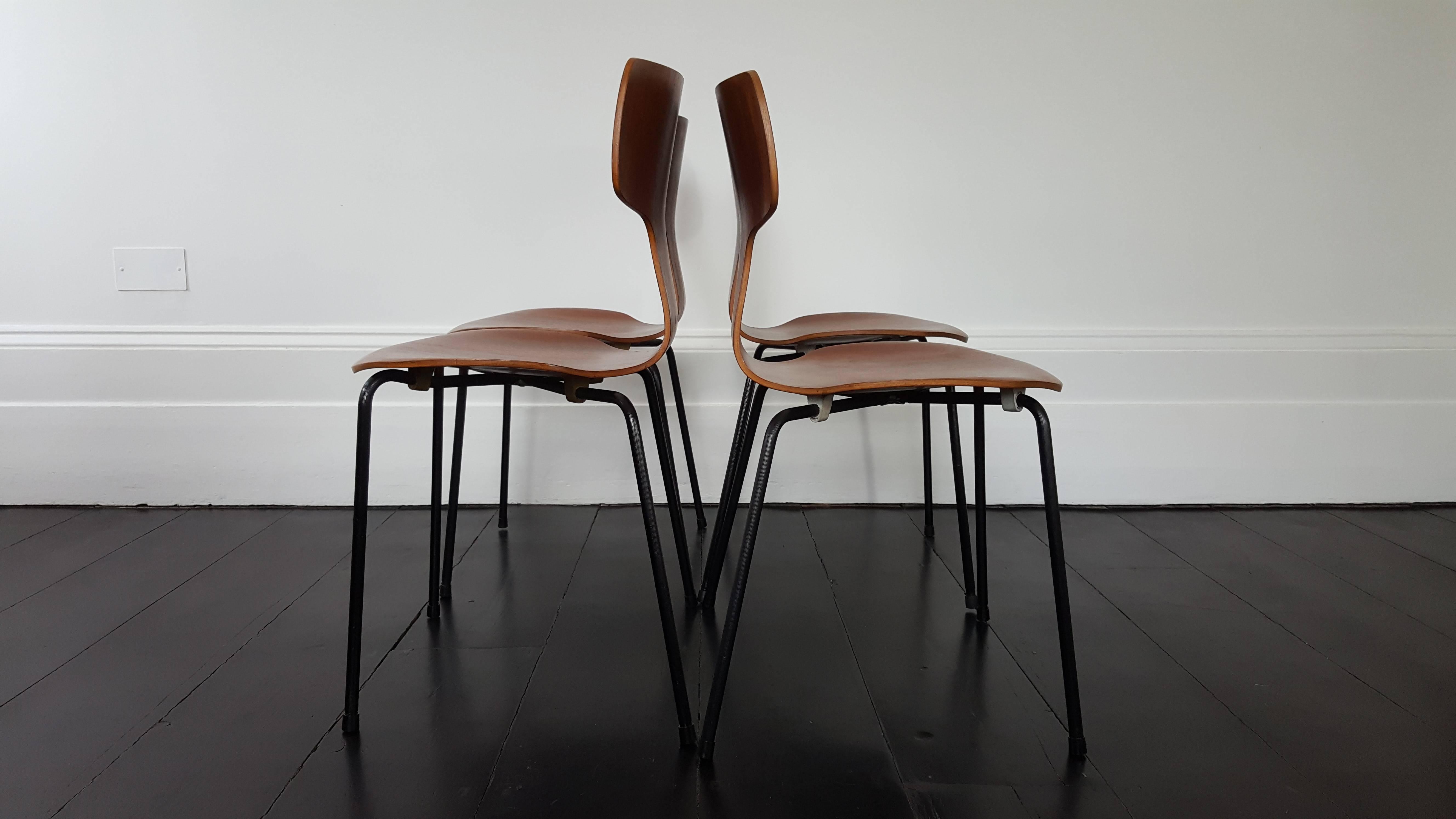 Model 3103 Hammer Chairs by Arne Jacobsen for Fritz Hansen, 1960s In Good Condition In London Road, Baldock, Hertfordshire