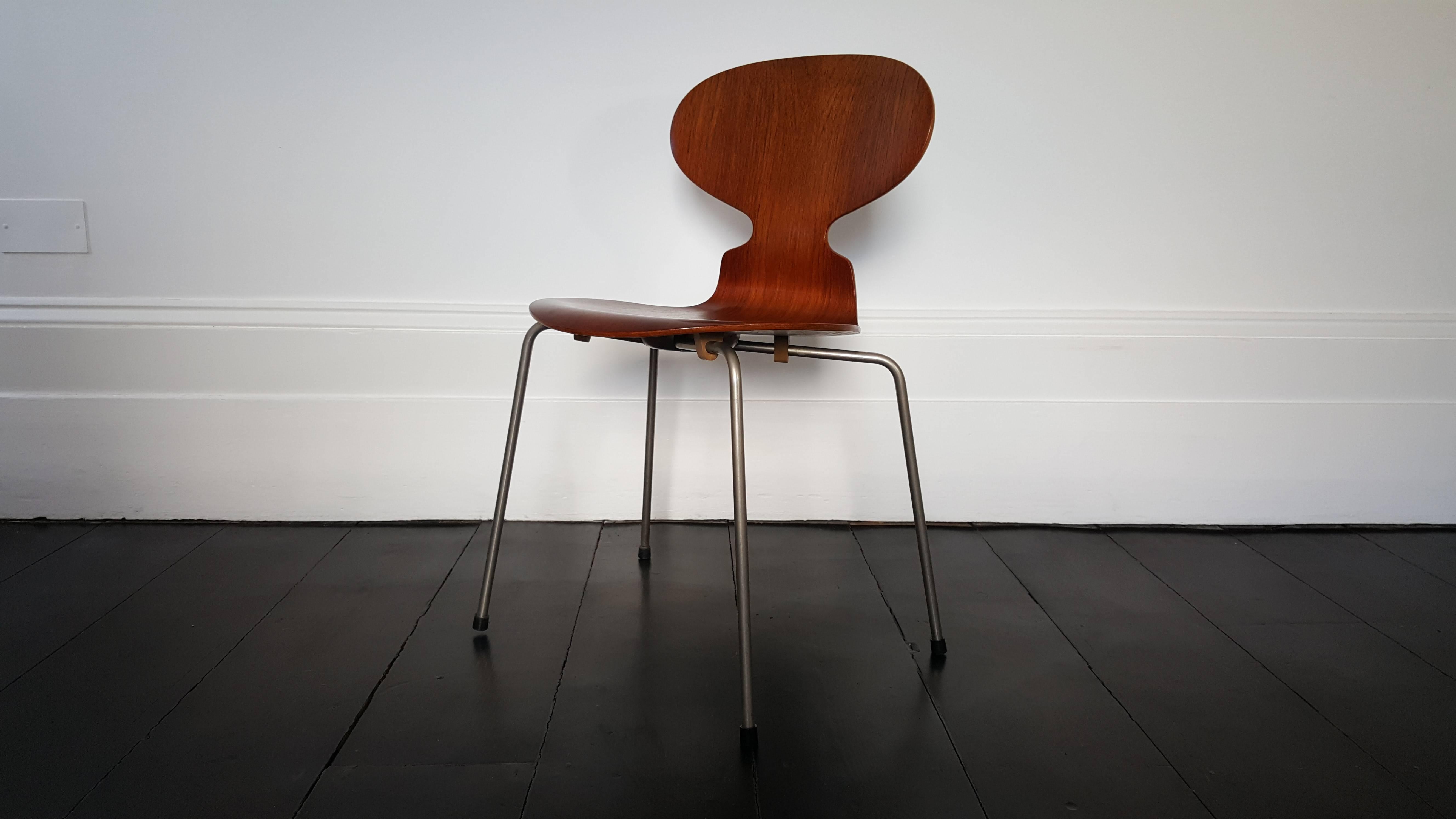 Iconic model 3100 'Ant' chair by Arne Jacobsen for Fritz Hansen.

Model 3100 'Ant' chairs were designed by Arne Jacobsen in 1952. Teak veneer on steel frame.

Global shipping available please contact to discuss.