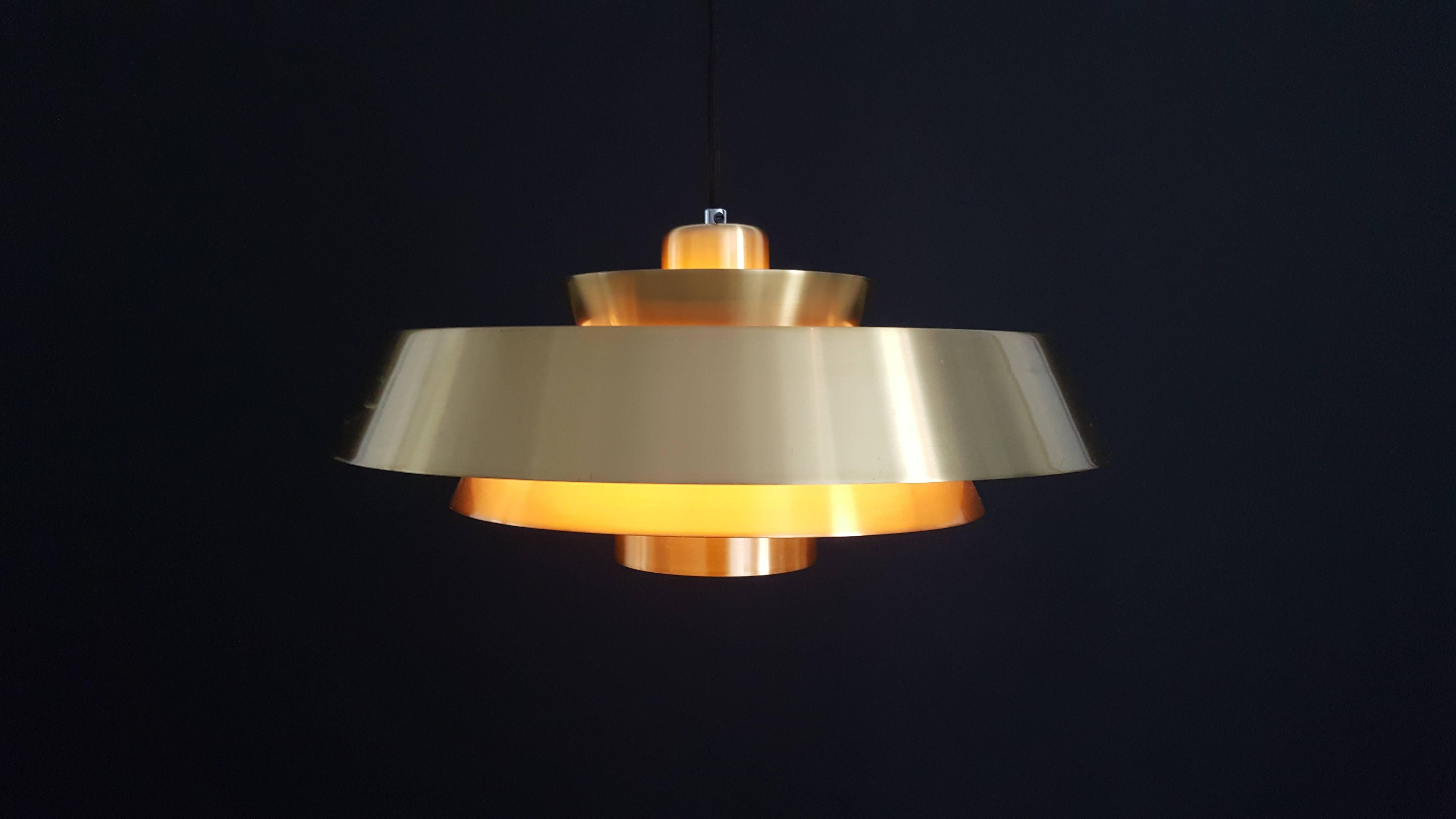 Jo Hammerborg Nova pendant light in brass for Fog & Mørup, Denmark, 1960s.

This vintage modernist light fixture is crafted in brass in three round, graduated tiers.

In 1957 Jo Hammerborg became head of design at Fog & Mørup. His incumbency