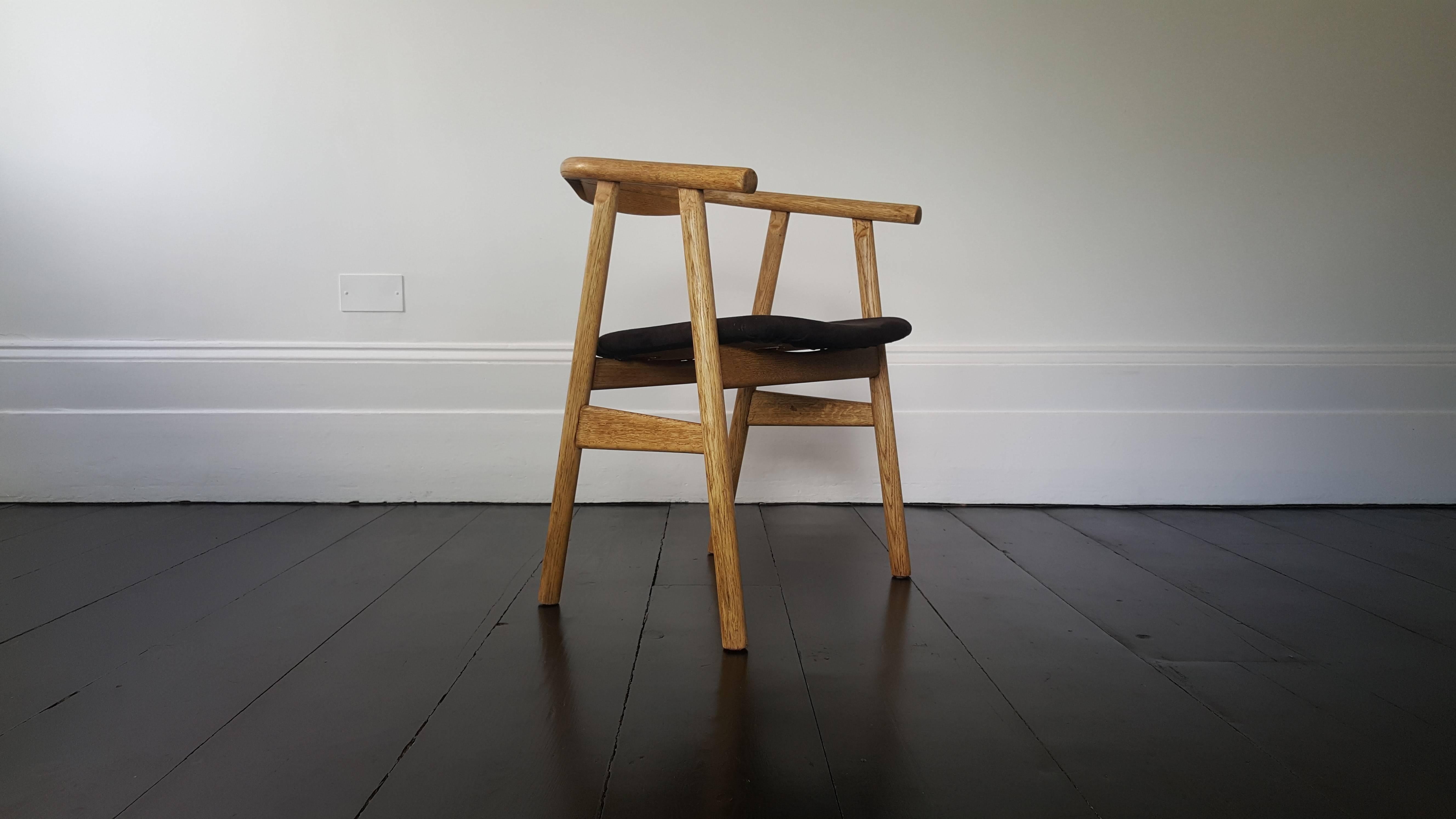 A vintage Hans J. Wegner armchair, model GE-601.
 
Solid oak frame, designed 1980 and produced by GETAMA.

We provide very competitive global shipping rates per your requirements - please click the 'ask the seller' button to get in touch and discuss