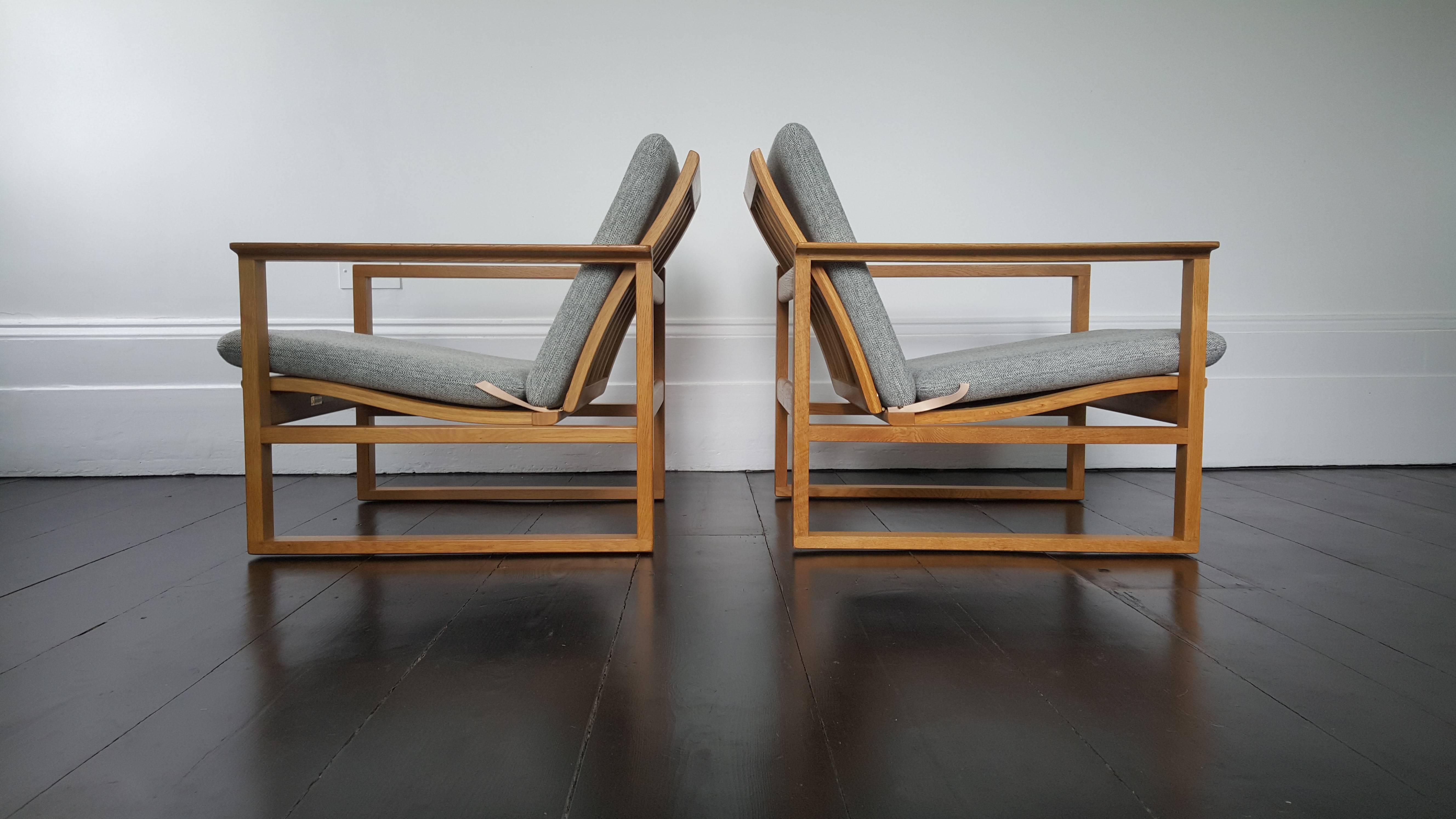 Børge Mogensen Oak Lounge Sled Chairs Designed 1956 for Frederica Stolefabrik In Good Condition In London Road, Baldock, Hertfordshire
