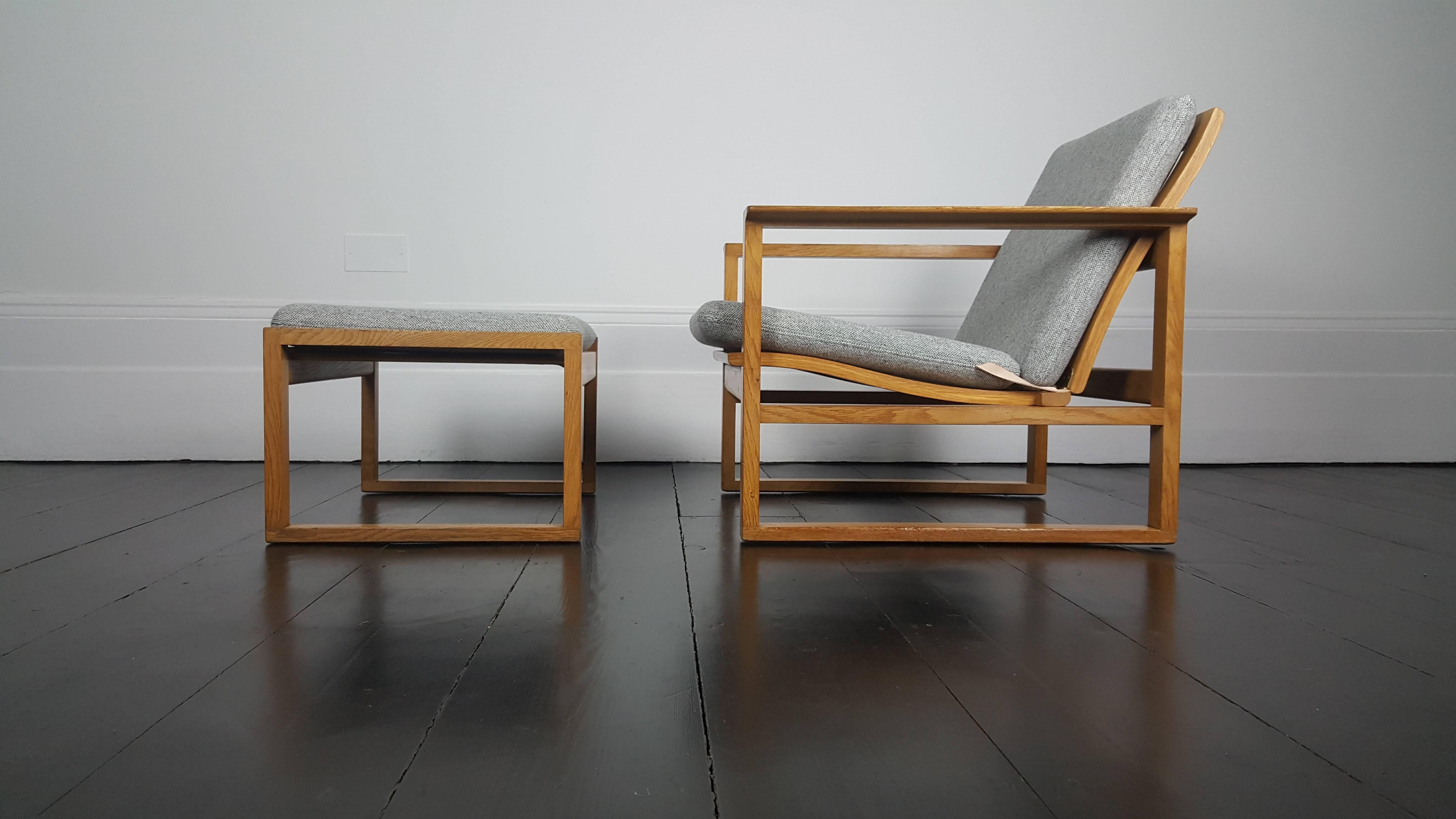 A Børge Mogensen lounge chair and footstool designed in 1956 model no 2256 for Frederica Stolefabrik. 

Cubical frame made of solid oak with finger joints, with new Kradvat Hallingdal 116 fabric upholstery, the pieces have been re-webbed and