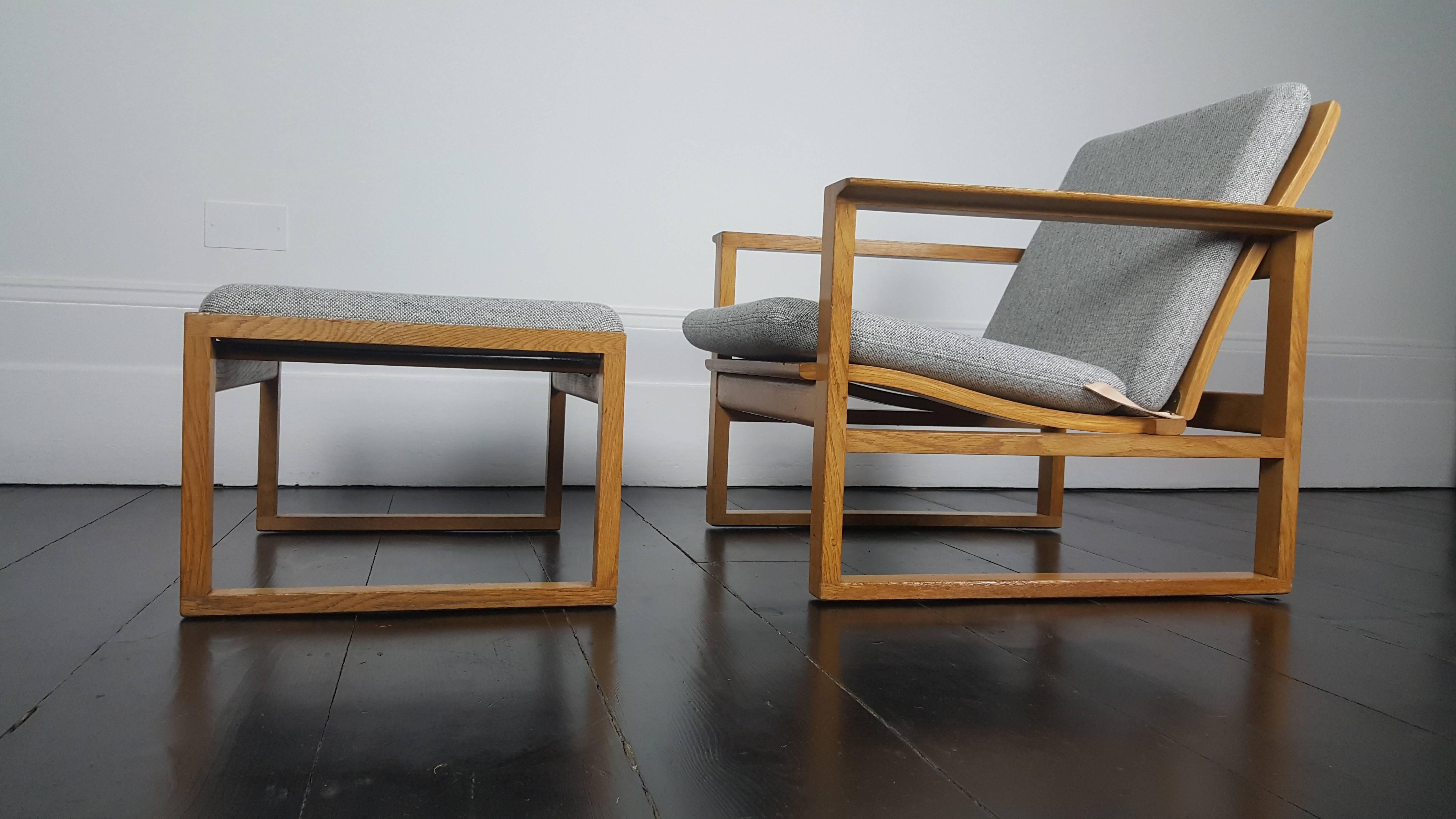 Mid-Century Modern Børge Mogensen Oak Lounge Sled Chair and Footstool Designed 1956 for Frederica 