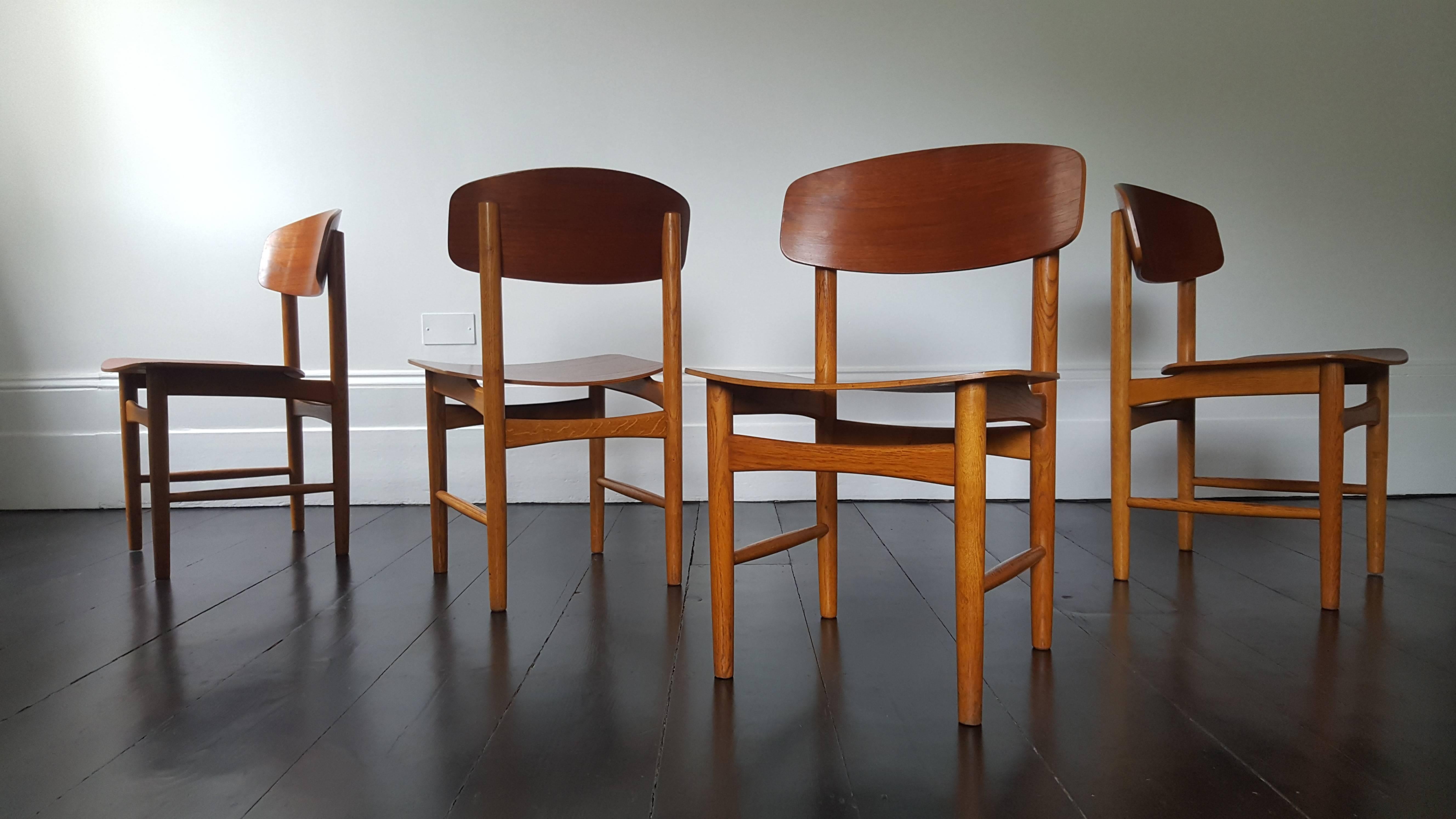 Model 122 teak and oak dining chairs by Børge Mogensen for søborg, 1960s, set of four.

 

  