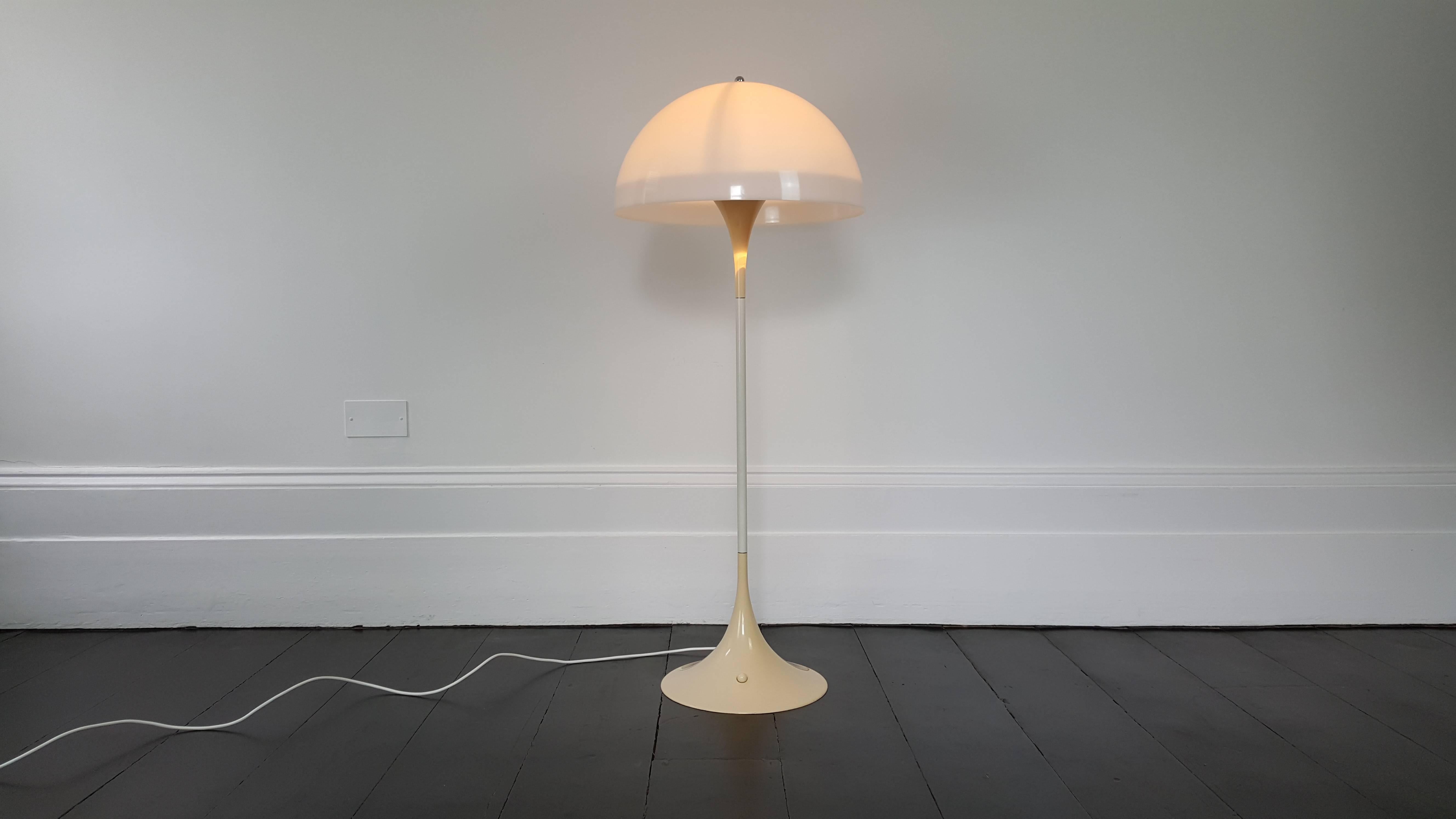 Original vintage Panthella floor lamp designed by Verner Panton 1971 for Louis Poulsen

The famous Panthella floor lamp was designed by Verner Panton in 1971 and manufactured by Louis Poulsen.
 
Consisting of a moulded acrylic dome shade and
