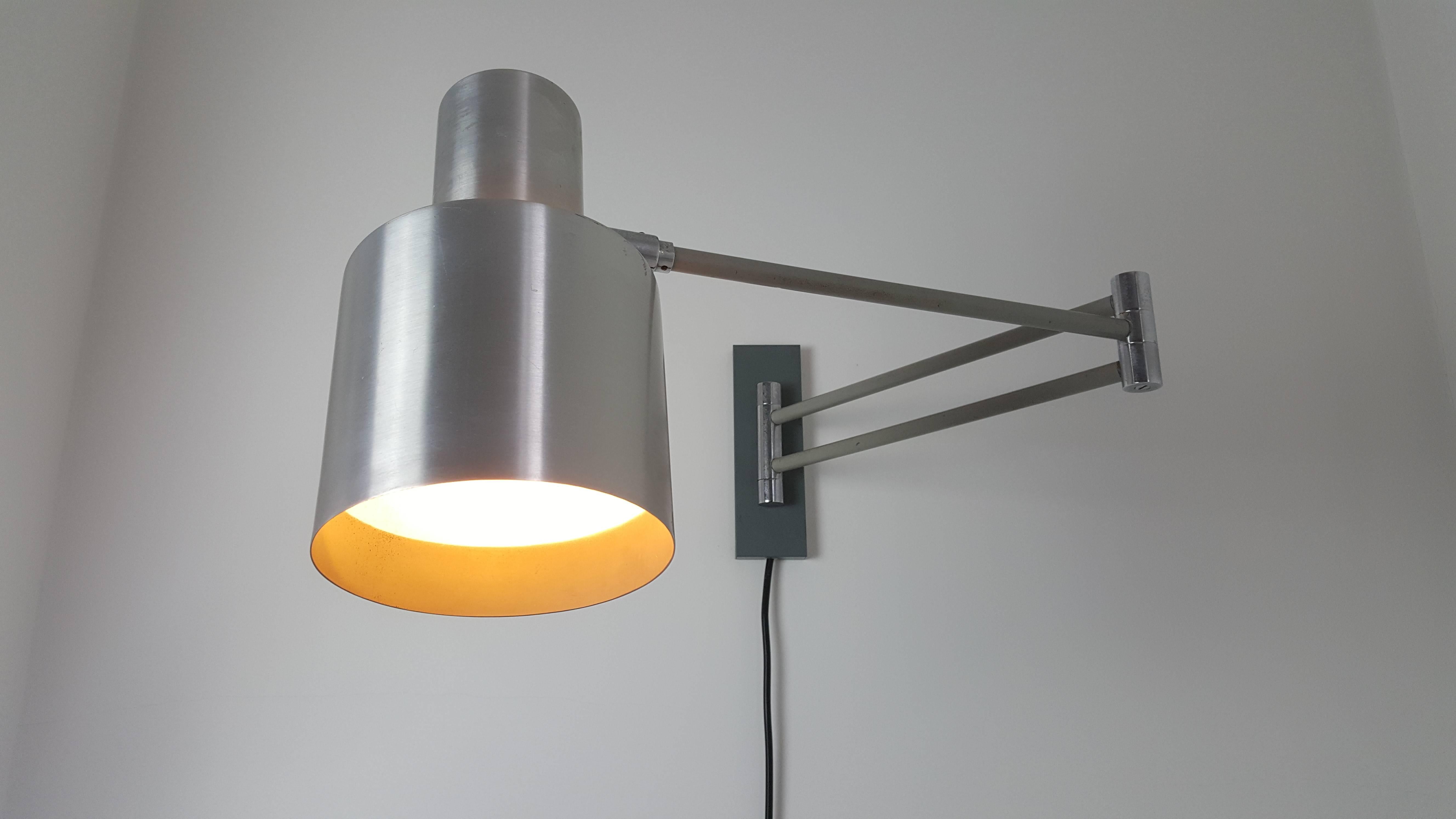 A 1960s Jo Hammerborg aluminium and grey lacquered steel 'Horisont' wall light, produced by Fog & Mørup, Denmark.

Designed by Jo Hammerborg in the 1960s. This design belongs to the golden years of Fog & Mørup which is still primarily known for