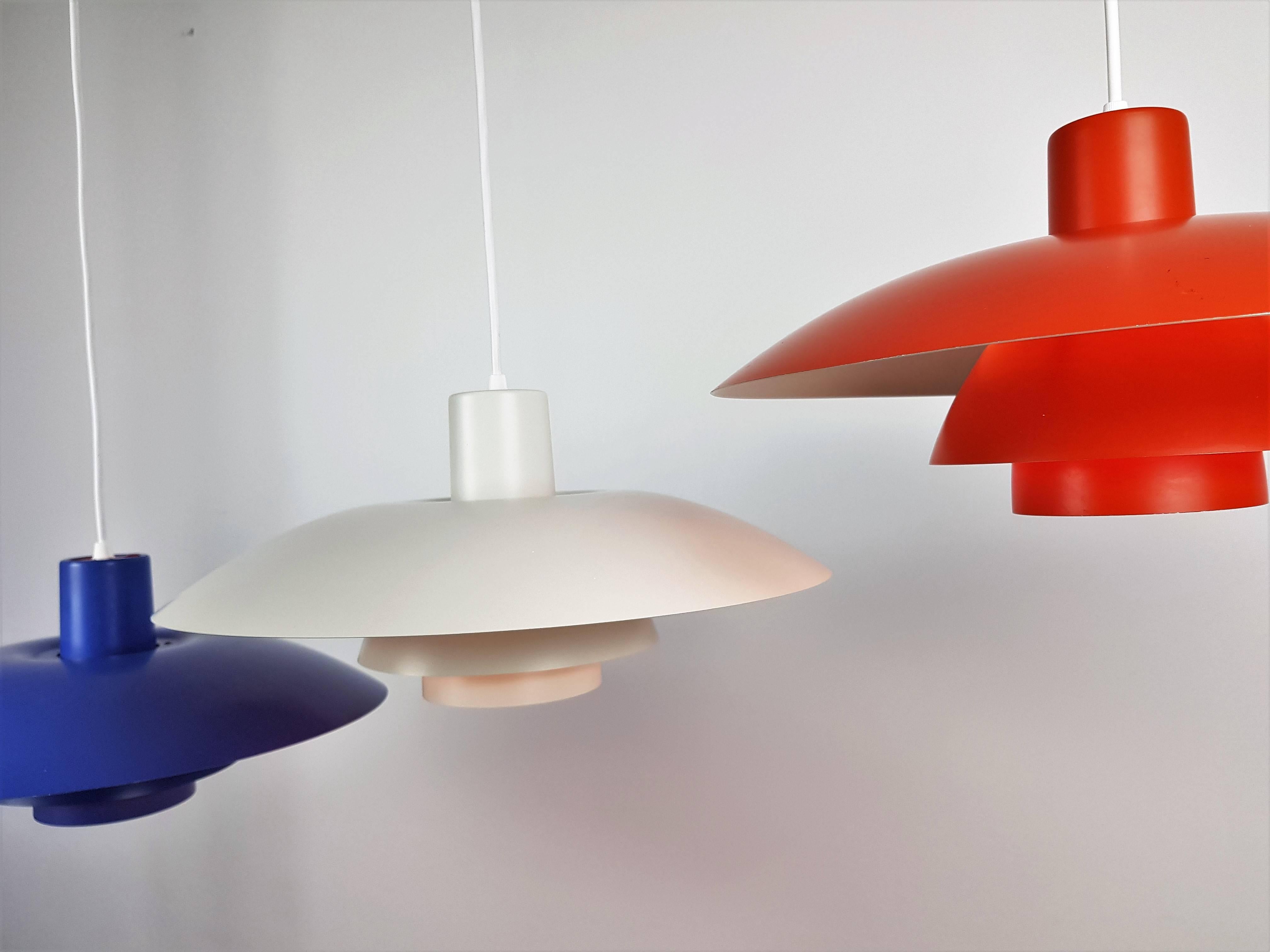 Powder-Coated Trio of Ipoul Henningsen 'PH4' Pendant Lights for Louis Poulsen, Denmark