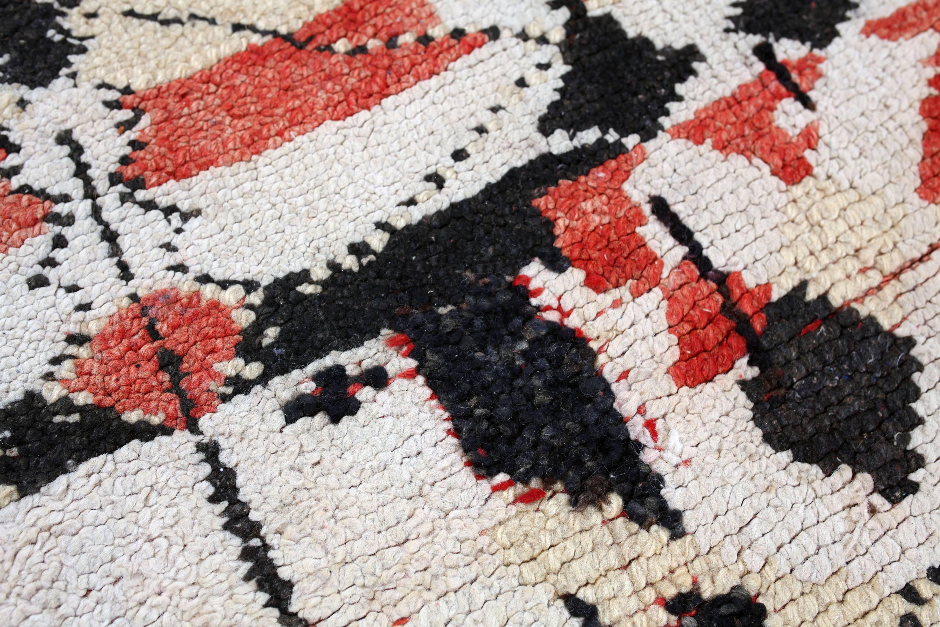 Tribal Vintage Moroccan Berber tapestry / rug For Sale