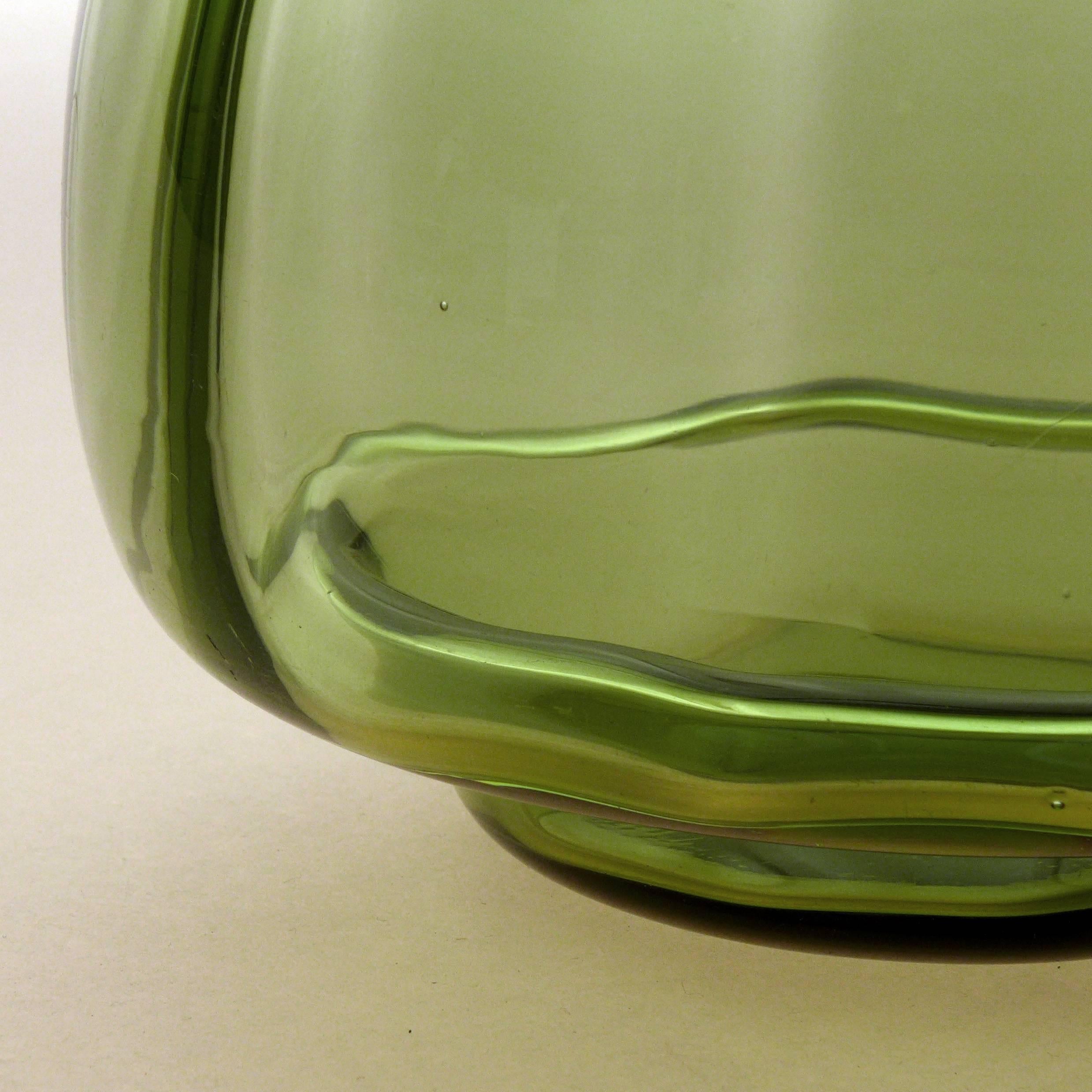 Pair of Art Deco Vases In Good Condition For Sale In Amsterdam, NL