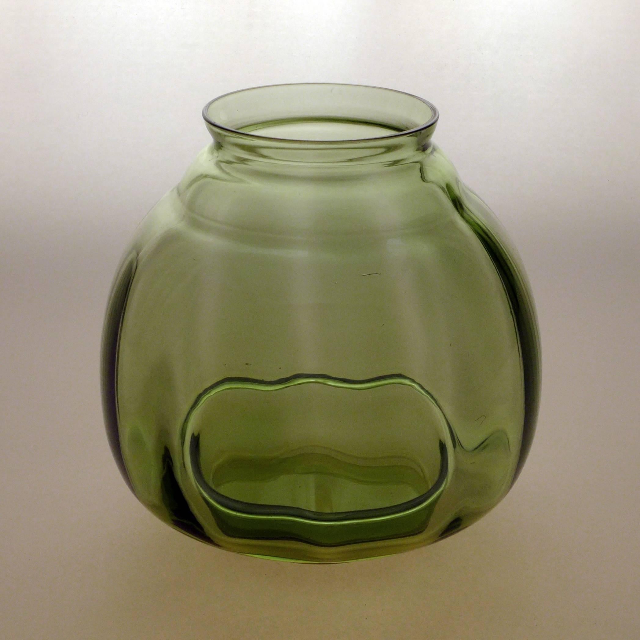 Early 20th Century Pair of Art Deco Vases For Sale
