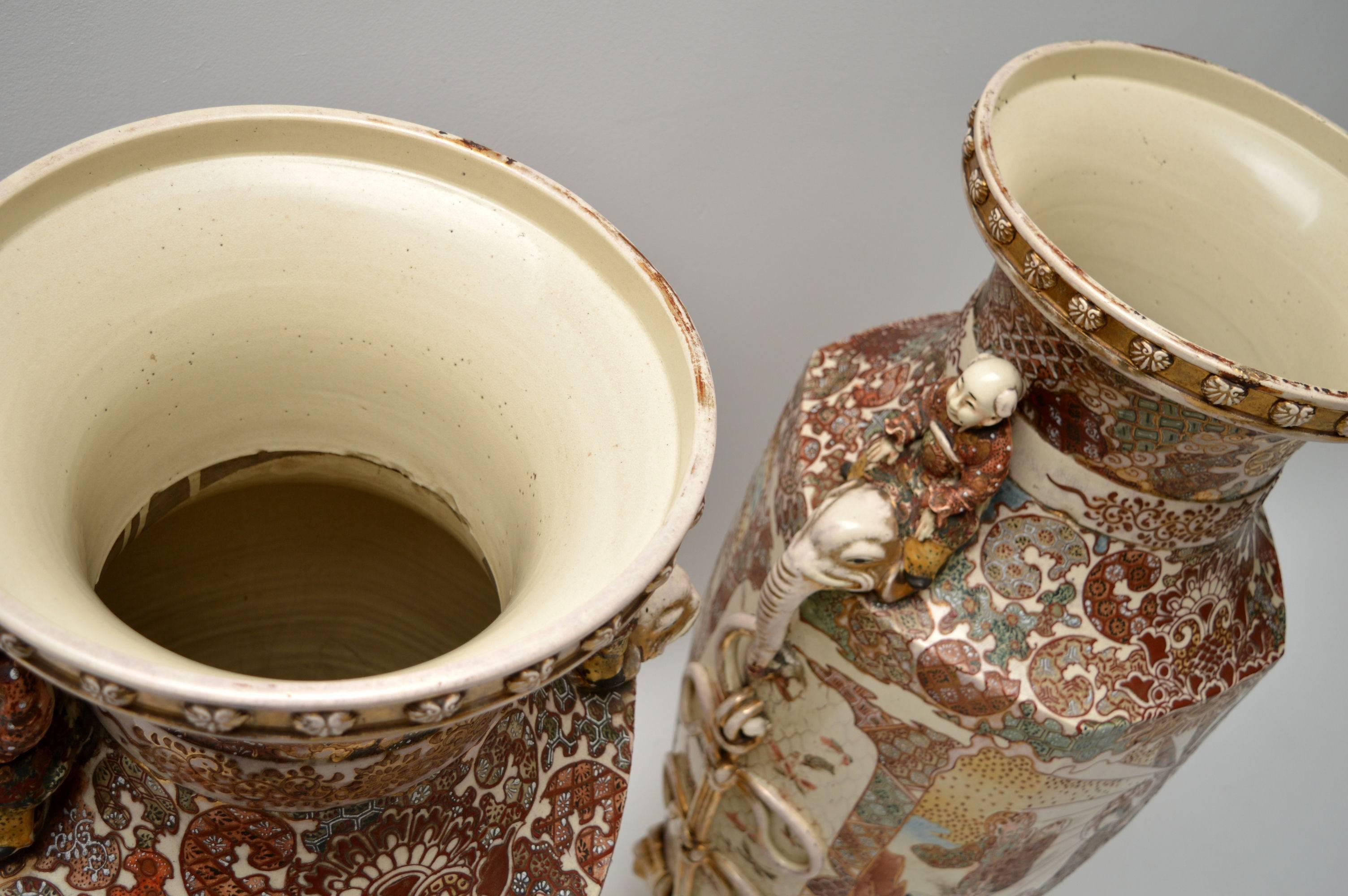 Very Large Pair of Antique Satsuma Vases In Fair Condition In London, GB