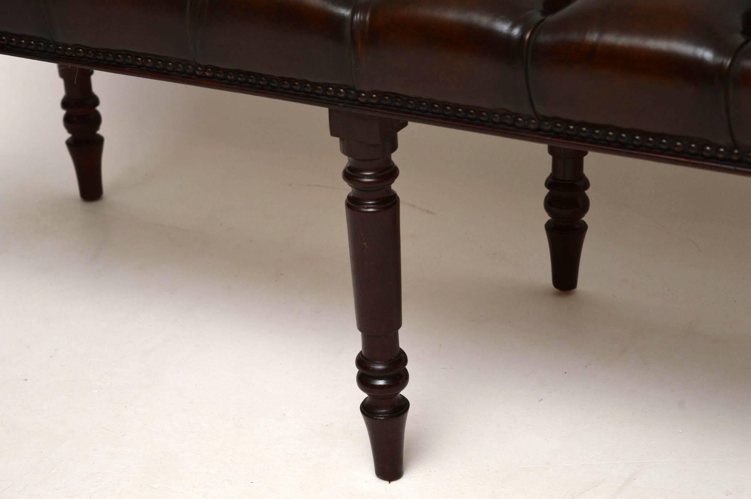 Antique Deep Buttoned Leather Stool on Mahogany Legs In Excellent Condition In London, GB