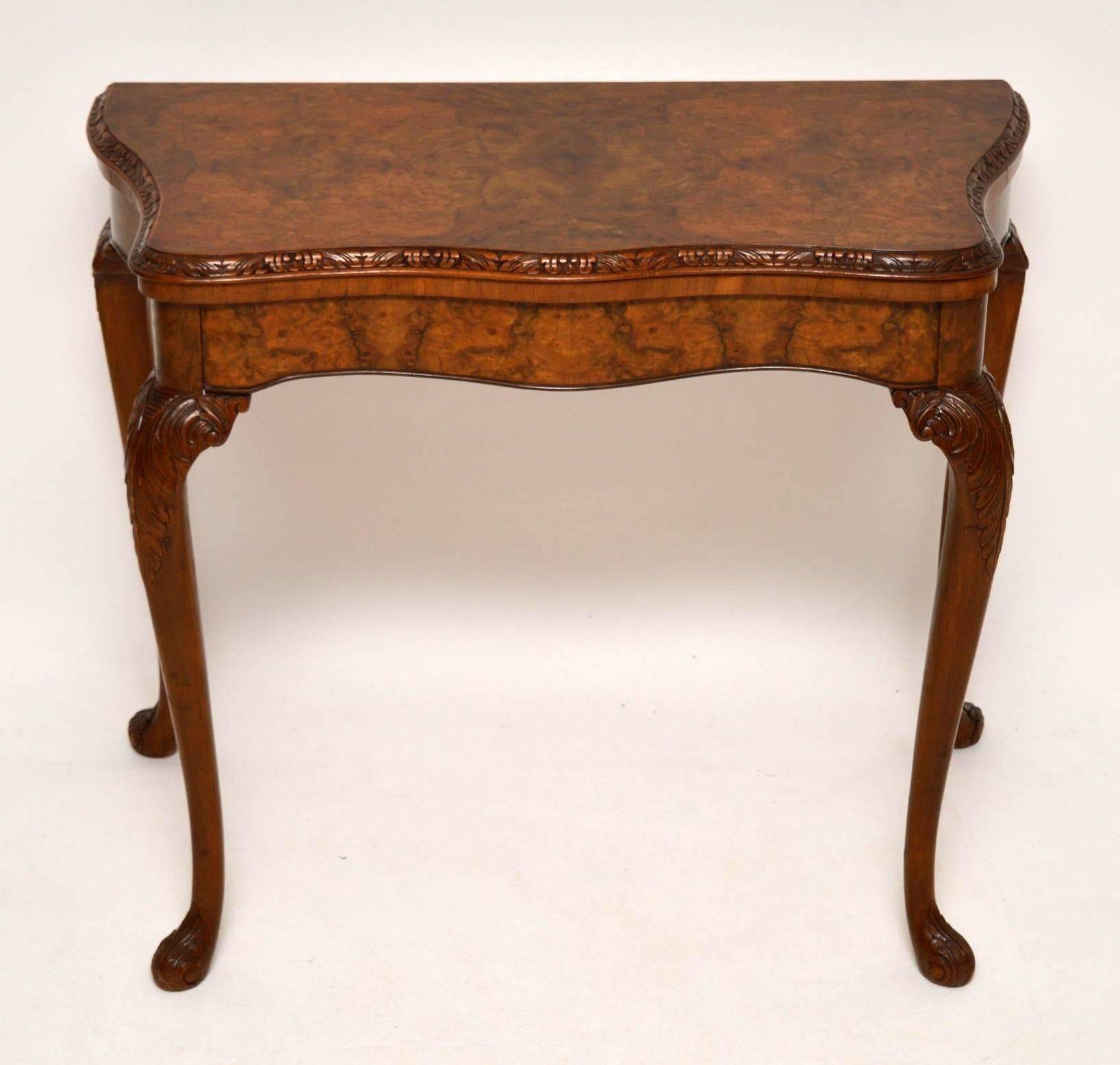 Very smart antique walnut card table in lovely condition dating from around the 1920s-1930s period. It has a lovely shape all-over and can be used as a side table or card table. The top, front and side edges have stunning burr walnut veneers. The