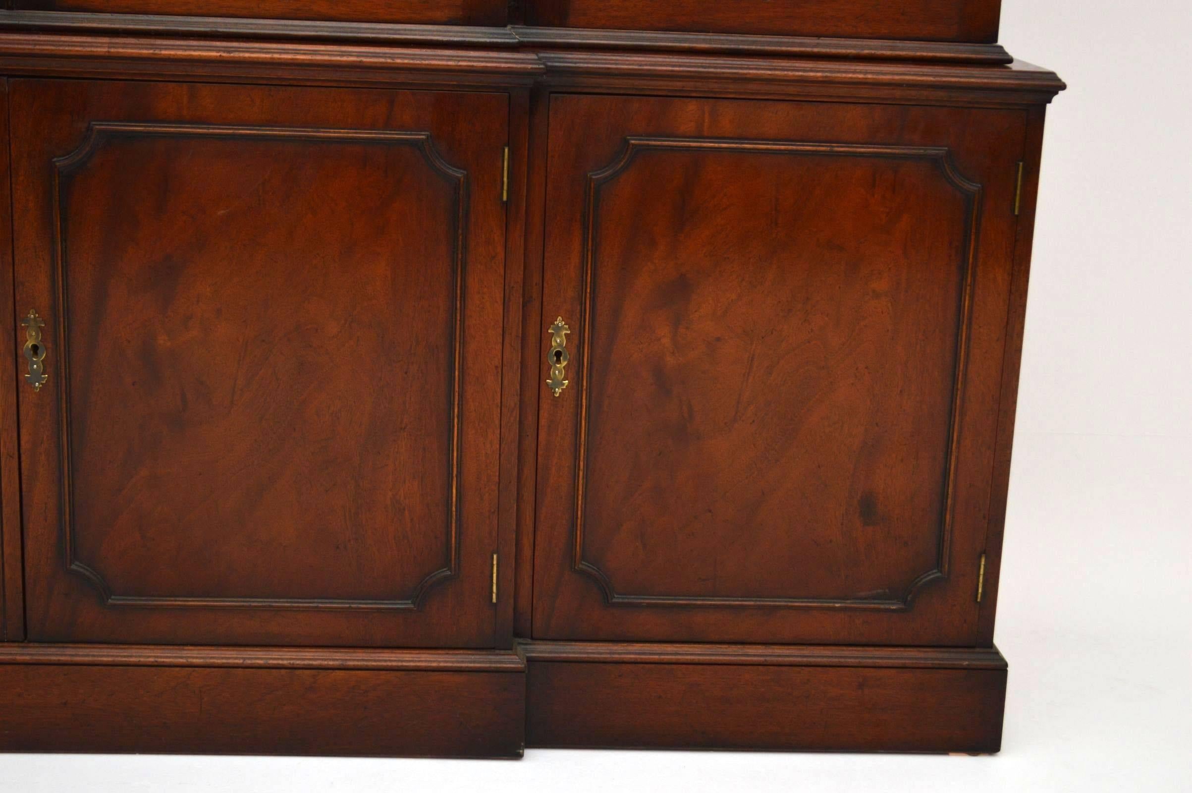 Antique Georgian Style Mahogany Breakfront Bookcase In Excellent Condition In London, GB