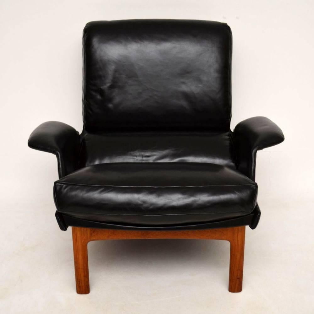 Danish Leather and Teak 'Eve' Armchair, Ib Kofod Larsen for Mogens Kold Vintage In Excellent Condition In London, GB