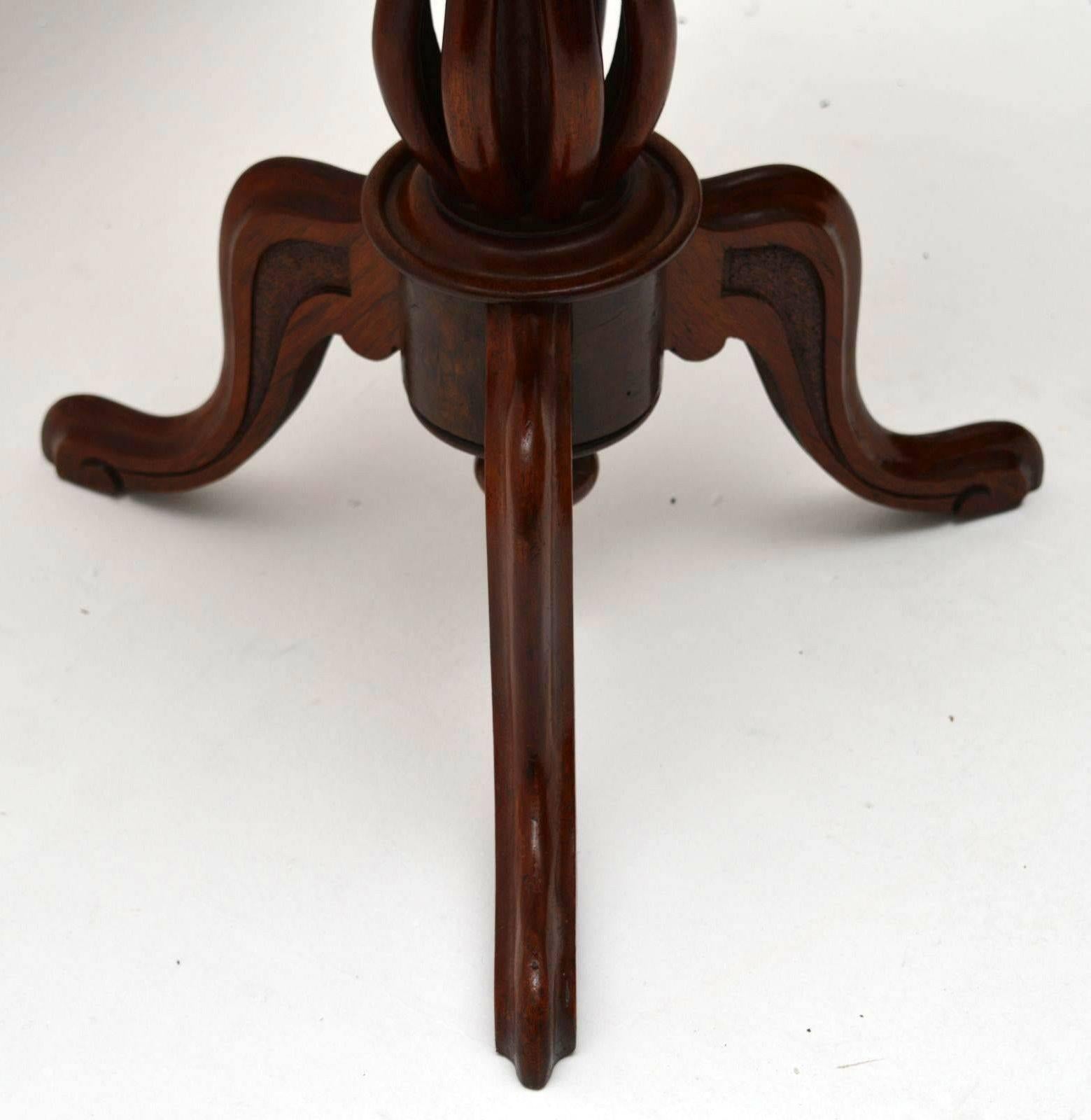 Antique Victorian Burr Walnut Tilt-Top Table In Excellent Condition In London, GB