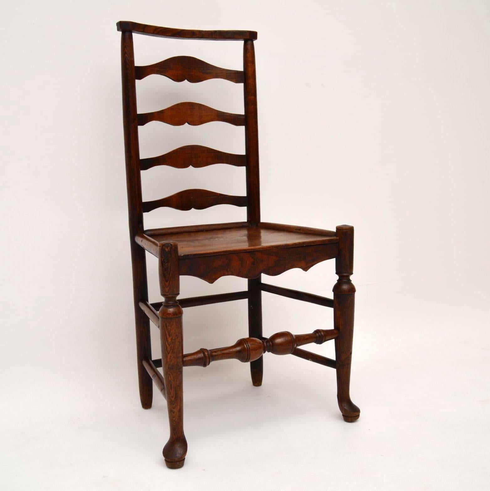 Single antique period country chair in elm & ash, dating from around the 1750-1780s period and in good original condition. This chair is sturdy and has a lovely original colour and patina.

Measures: Width - 19.7', 50 cm
Depth - 15.8",