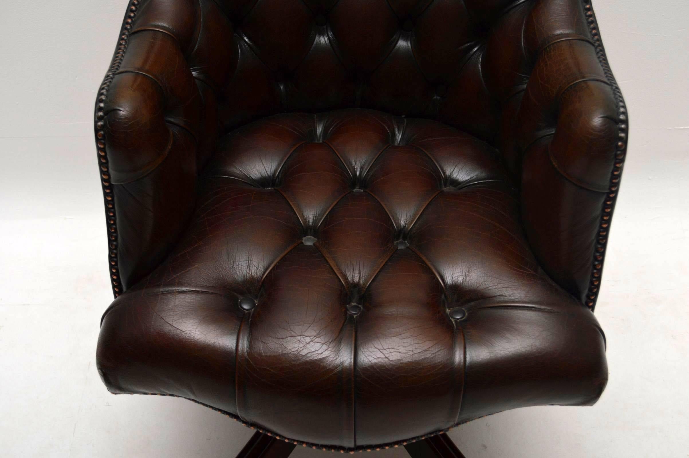 leather buttoned chair