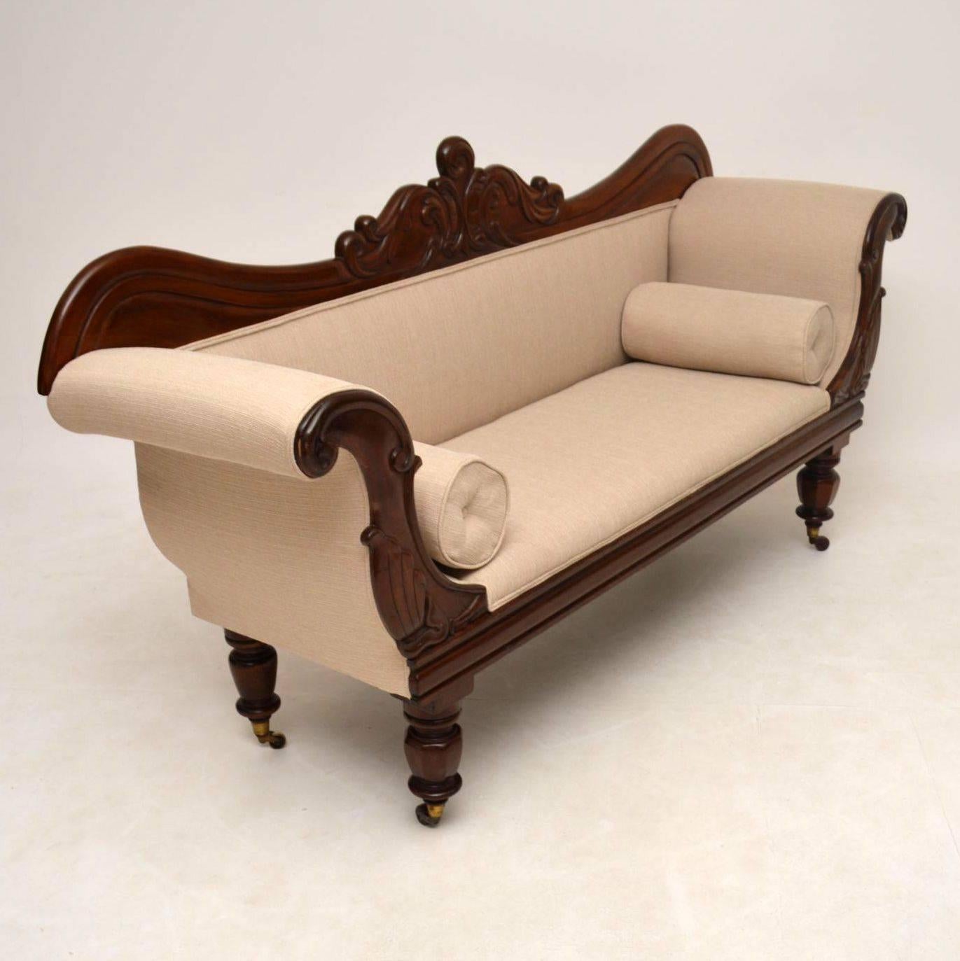 Antique William IV Carved Mahogany Upholstered Sofa In Excellent Condition In London, GB