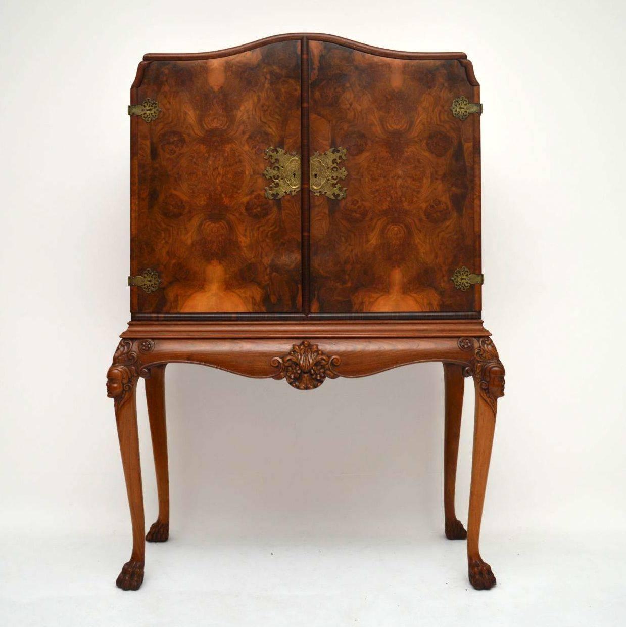 This antique walnut drinks cabinet is wonderful quality & a great looking piece with some amazing details. The upper section has a well shaped top, with two burr walnut doors & figured walnut sides. The figuring one the wood is stunning & the colour