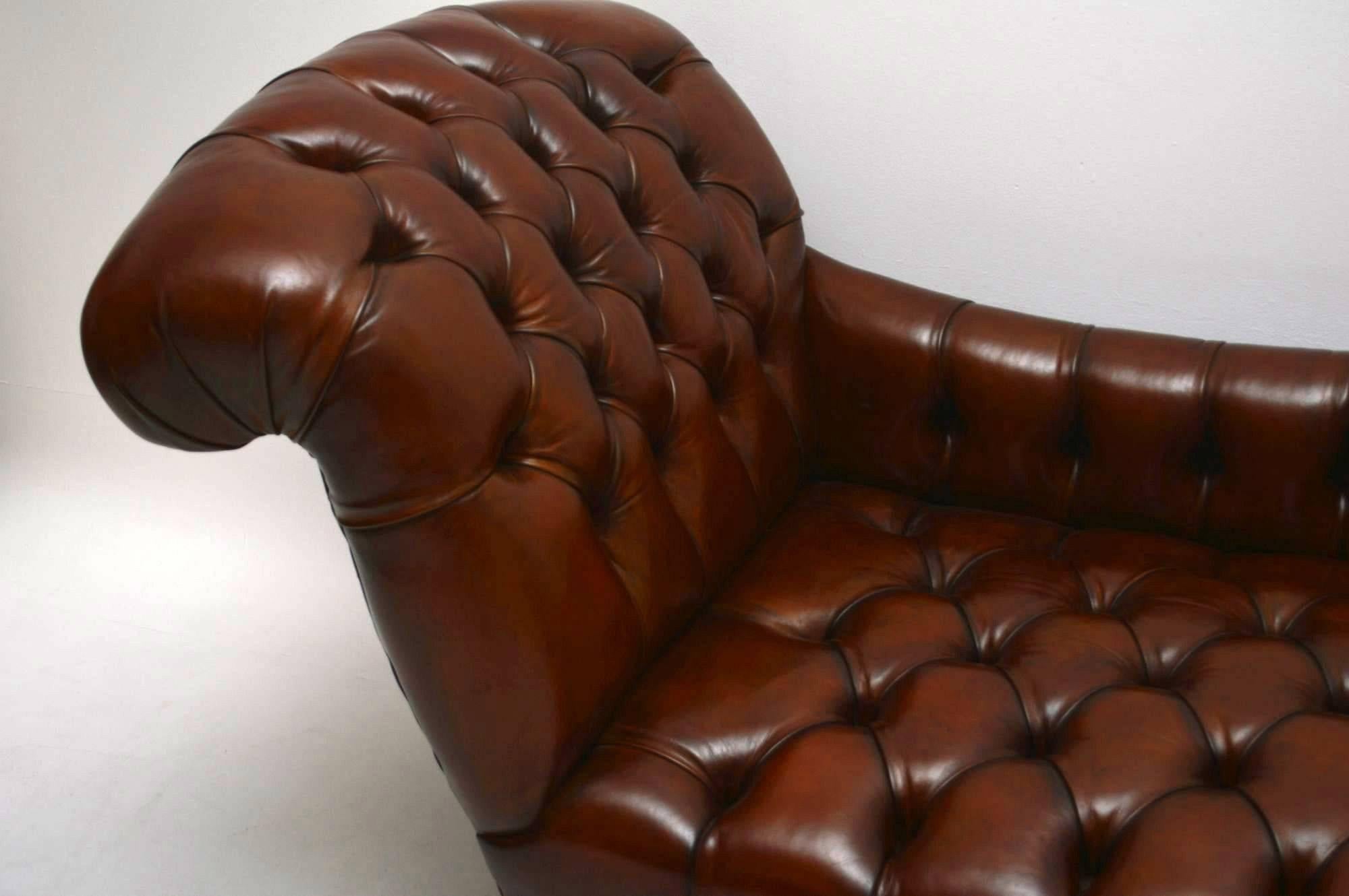 buttoned chaise longue