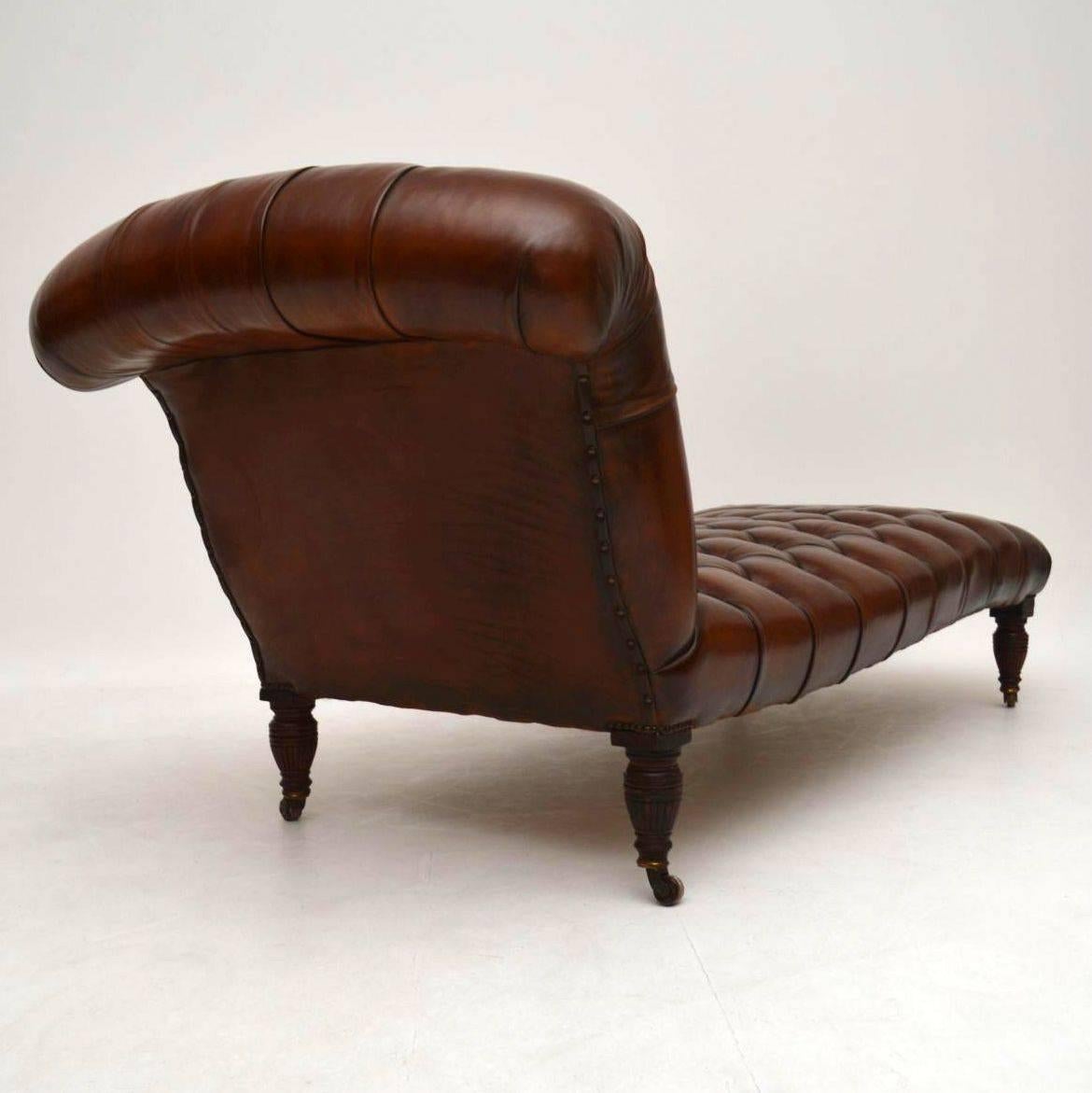 Antique Victorian Deep Buttoned Leather Chaise Longue In Excellent Condition In London, GB