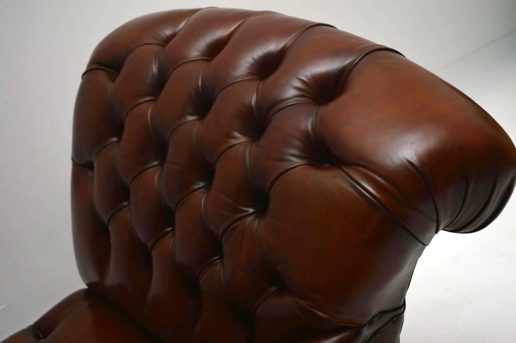 Antique Victorian Deep Buttoned Leather Chaise Longue 3