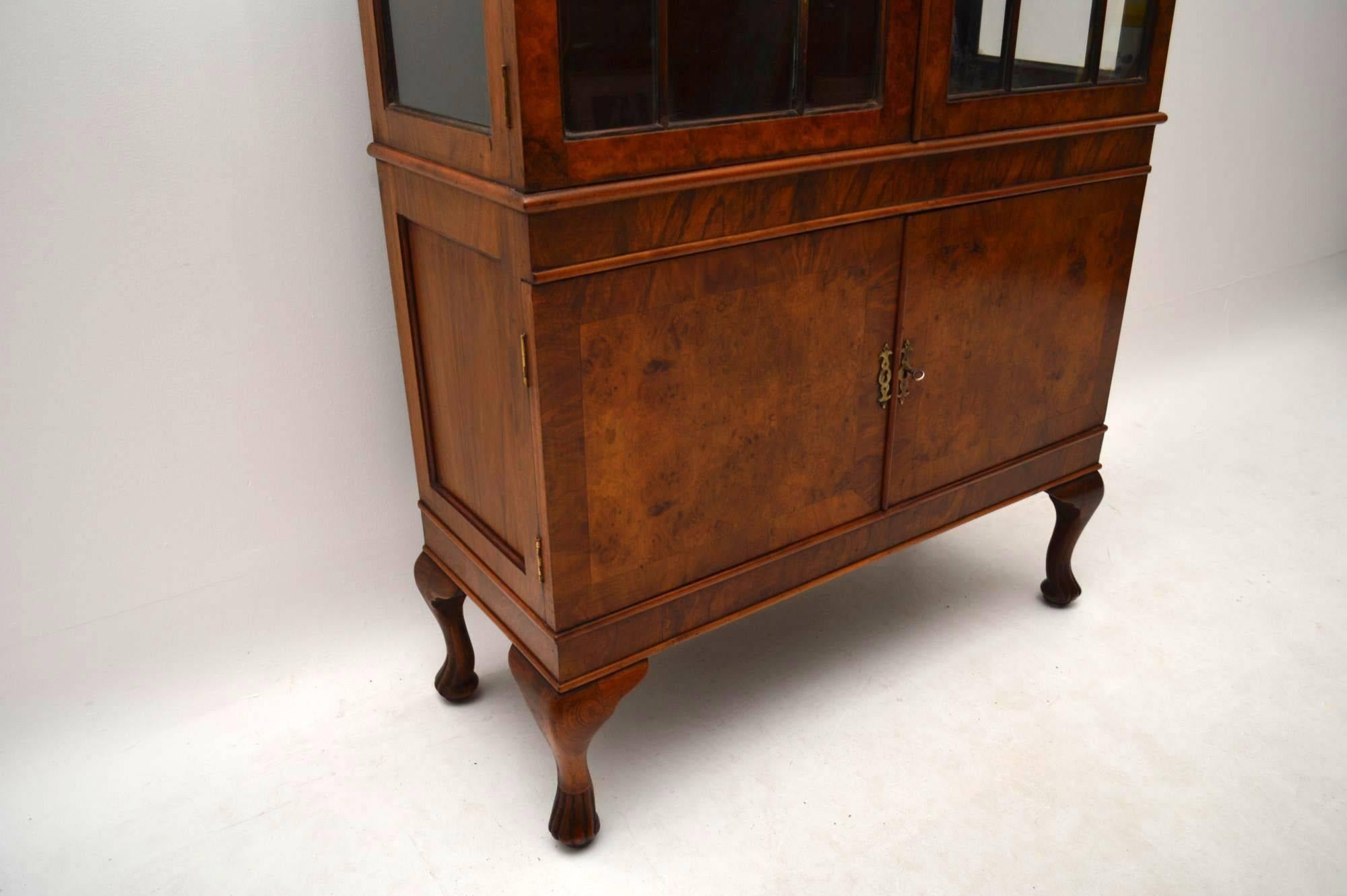 Antique Queen Anne Style Burr Walnut Display Cabinet In Excellent Condition In London, GB