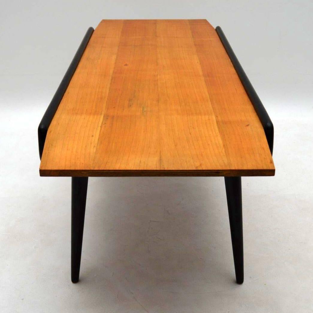 Vintage 1950s, Italian Coffee Table in Sycamore and Ebonized Wood In Excellent Condition In London, GB