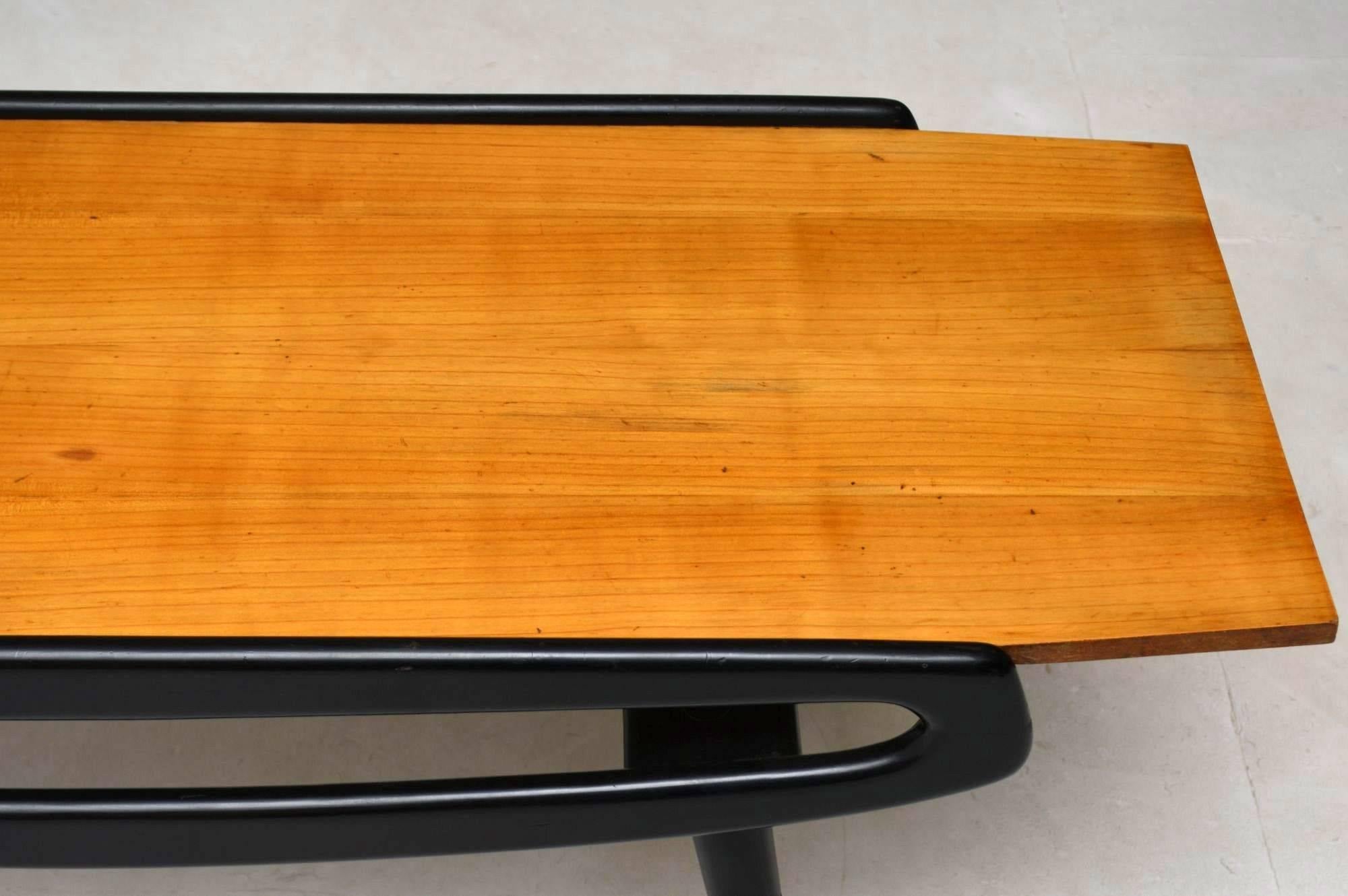 Vintage 1950s, Italian Coffee Table in Sycamore and Ebonized Wood 4