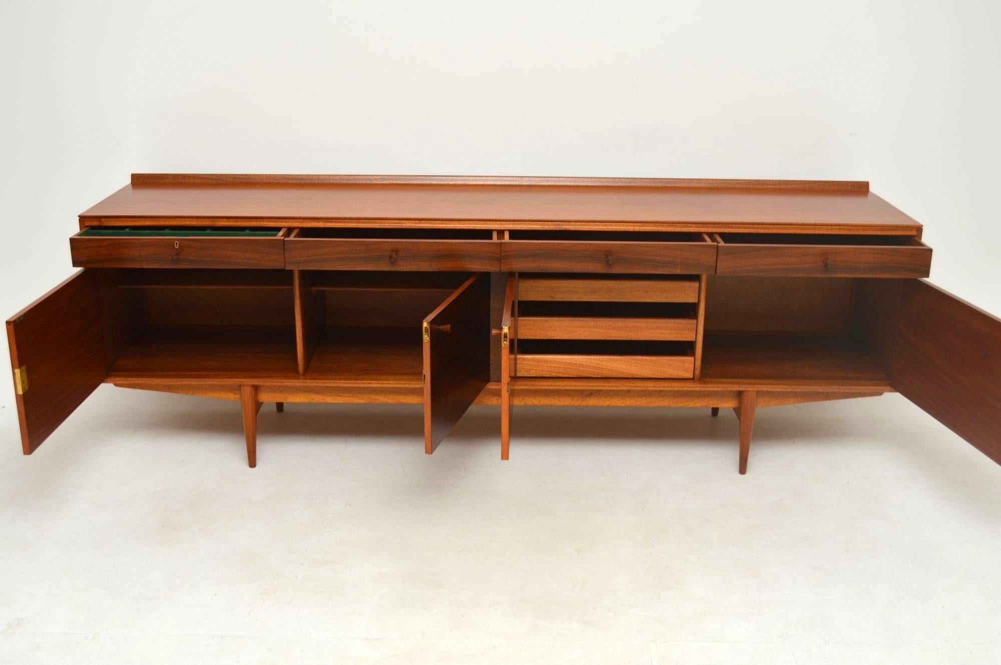 1960’s Vintage Sideboard by Robert Heritage for Archie Shine In Excellent Condition In London, GB