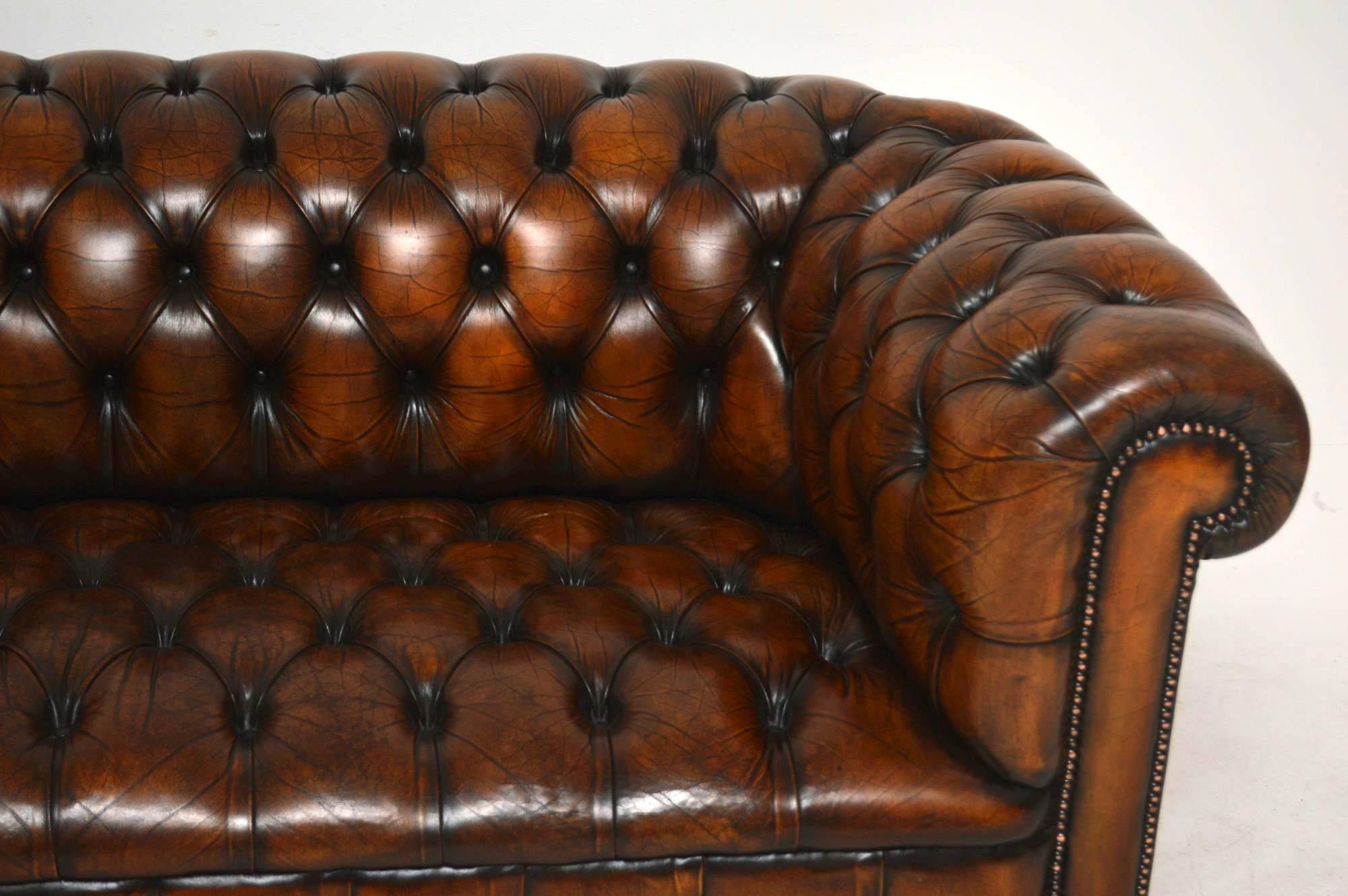 Antique Deep Buttoned Leather Chesterfield Sofa In Excellent Condition In London, GB