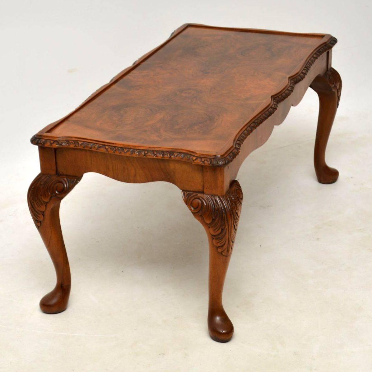 Fine quality antique walnut coffee table with a burr walnut top and a shaped carved top edge. The border below is also shaped & the strong looking walnut legs are deeply carved on the tops. This coffee table is in excellent condition, having just
