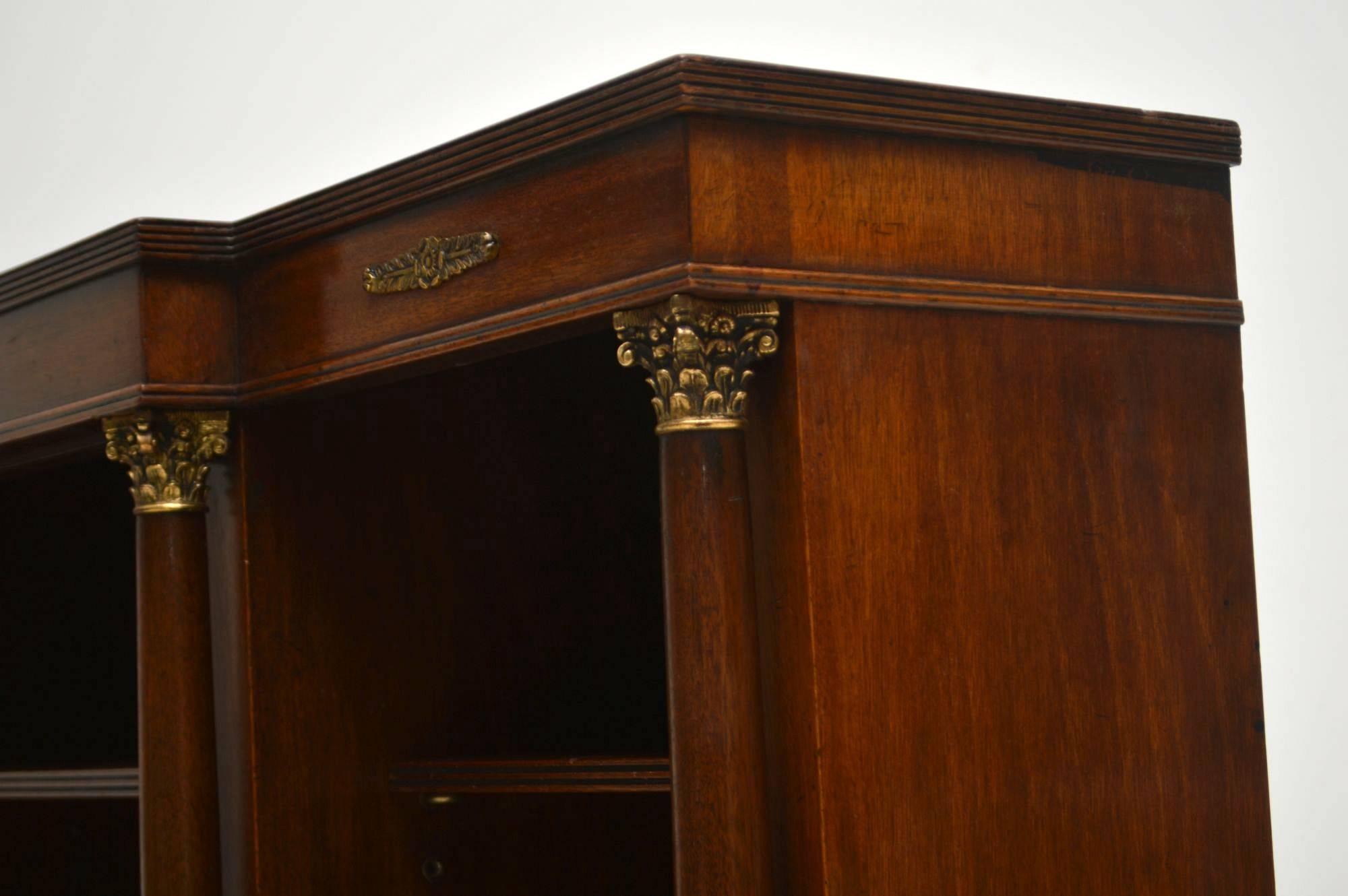 Small Antique Mahogany Breakfront Open Bookcase In Excellent Condition In London, GB