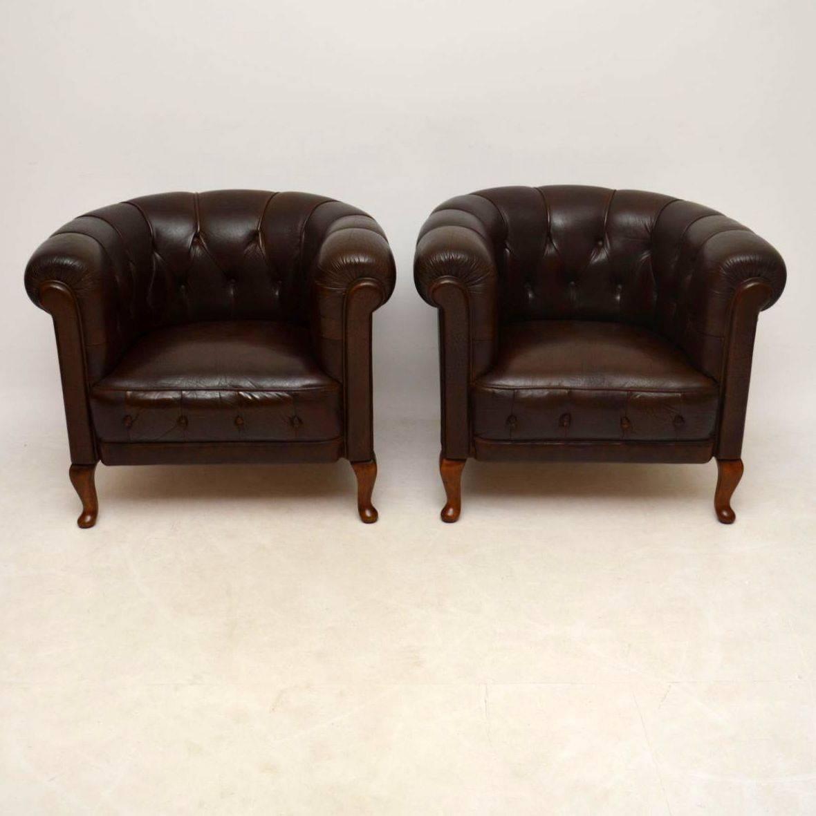 Very comfortable pair of antique Swedish leather armchairs dating to circa 1890-1910 period. They have curved deep buttoned backs and more buttoning below the seats. The leather is in great condition and the color is good. These chairs are