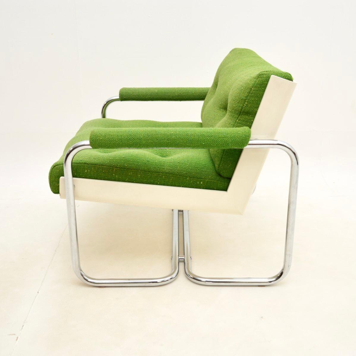 Sillón vintage de acero tubular con respaldo de concha de mediados de siglo Lacado en venta