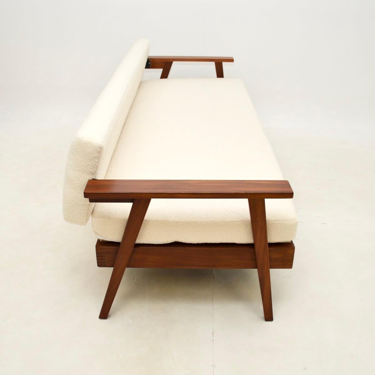 Divano letto vintage di metà secolo In condizioni buone in vendita a London, GB