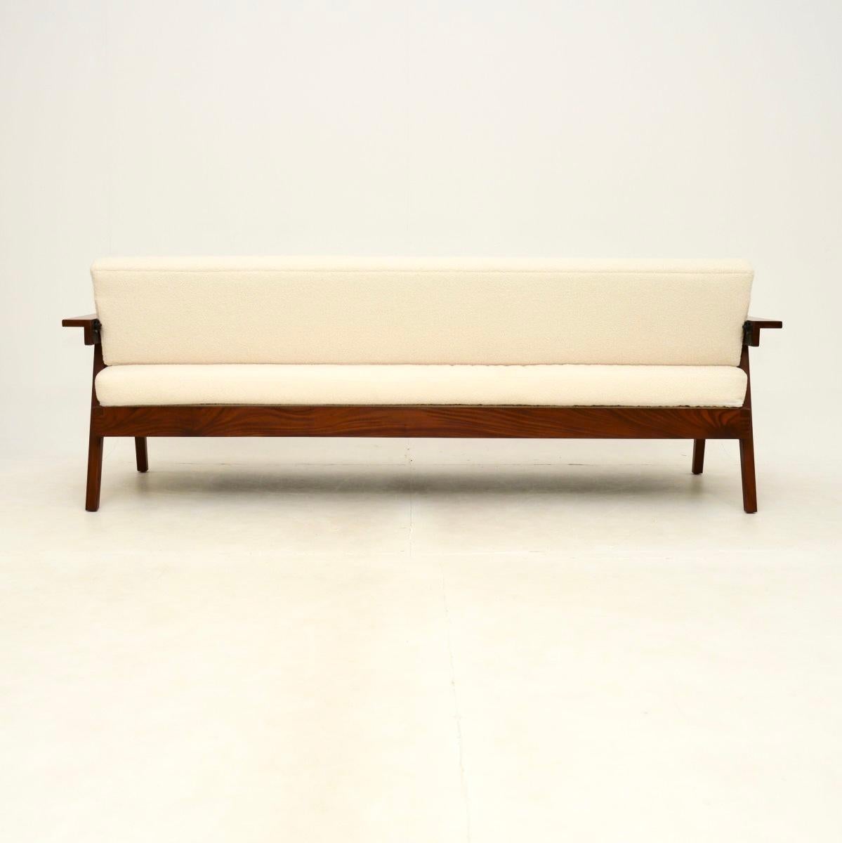 Bouclé Divano letto vintage di metà secolo in vendita