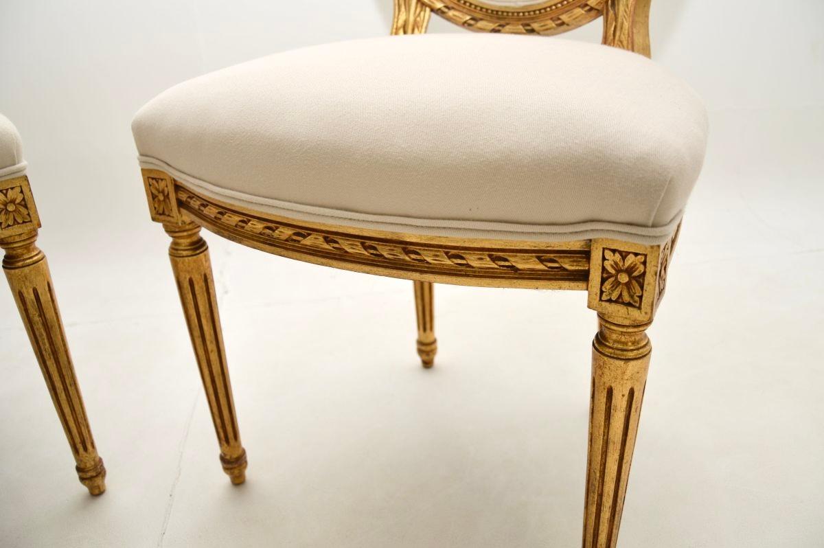 Paire de chaises d'appoint françaises anciennes en bois doré en vente 1