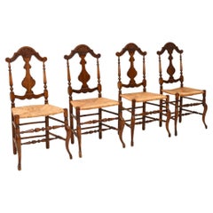 Ensemble de quatre chaises de salle à manger anciennes en noyer de style provincial français